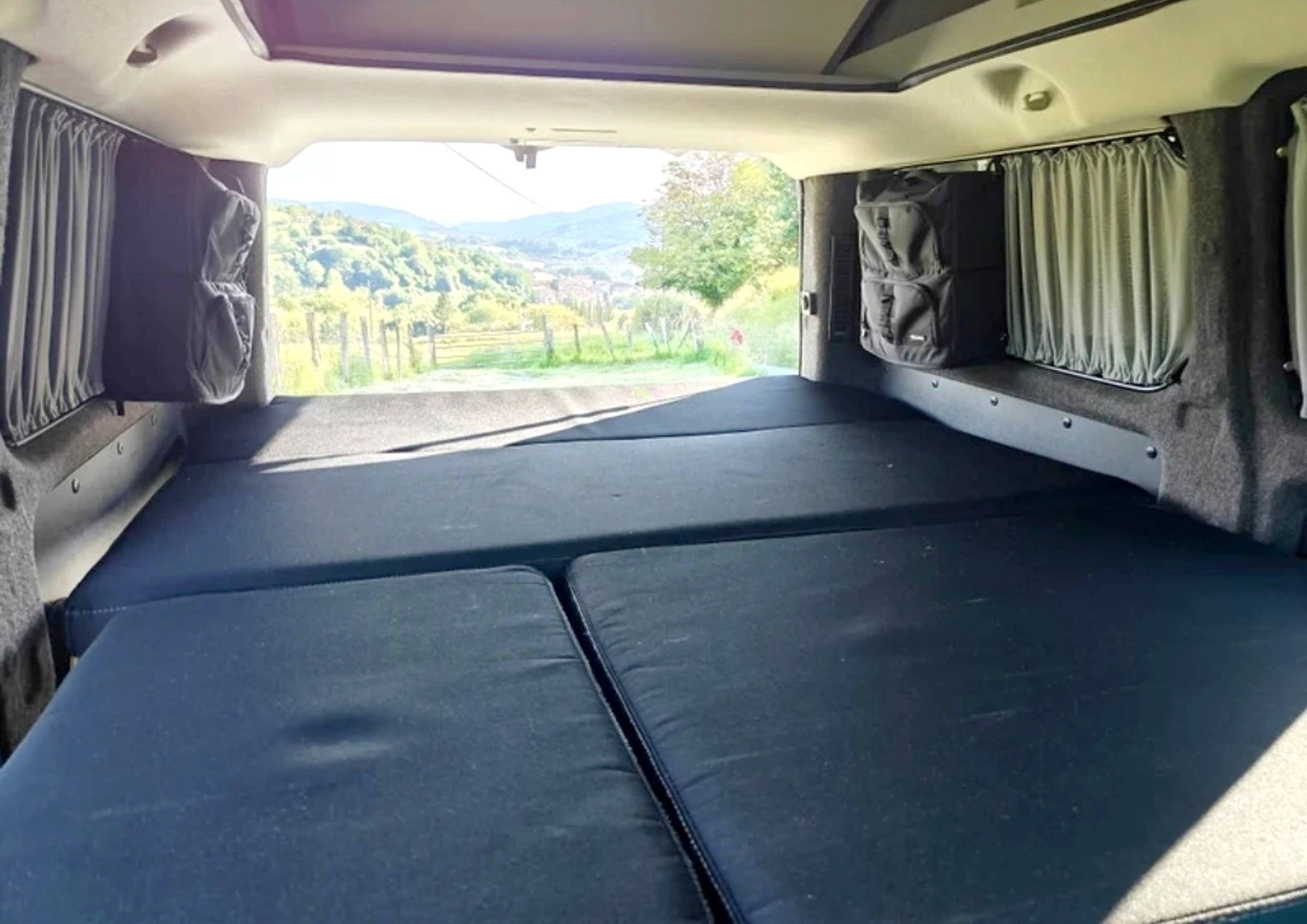 Schlafplätze Ford Transit 2,0 BlueTDCi 170CV - Yescapa