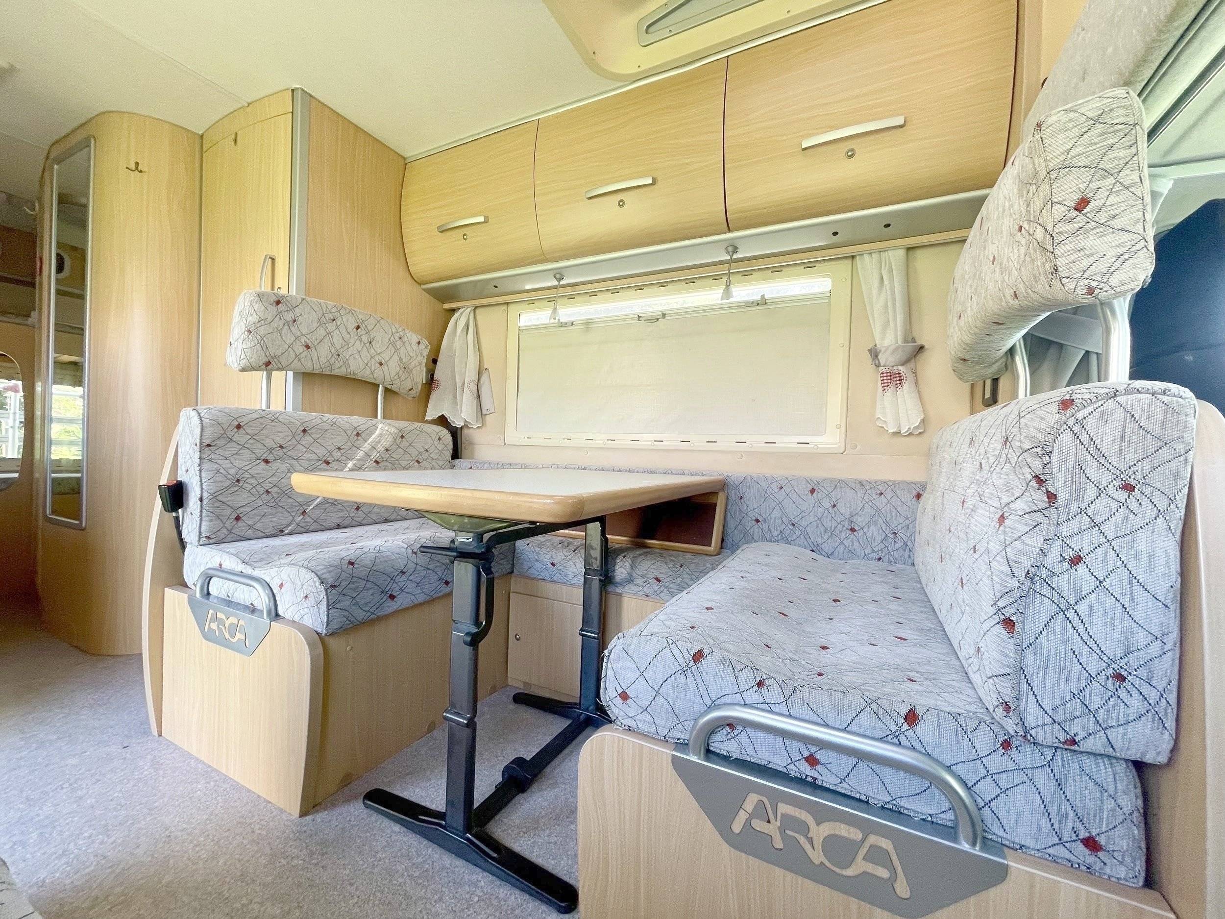 Menjador Fiat Ducato 2.8 JTD - Yescapa