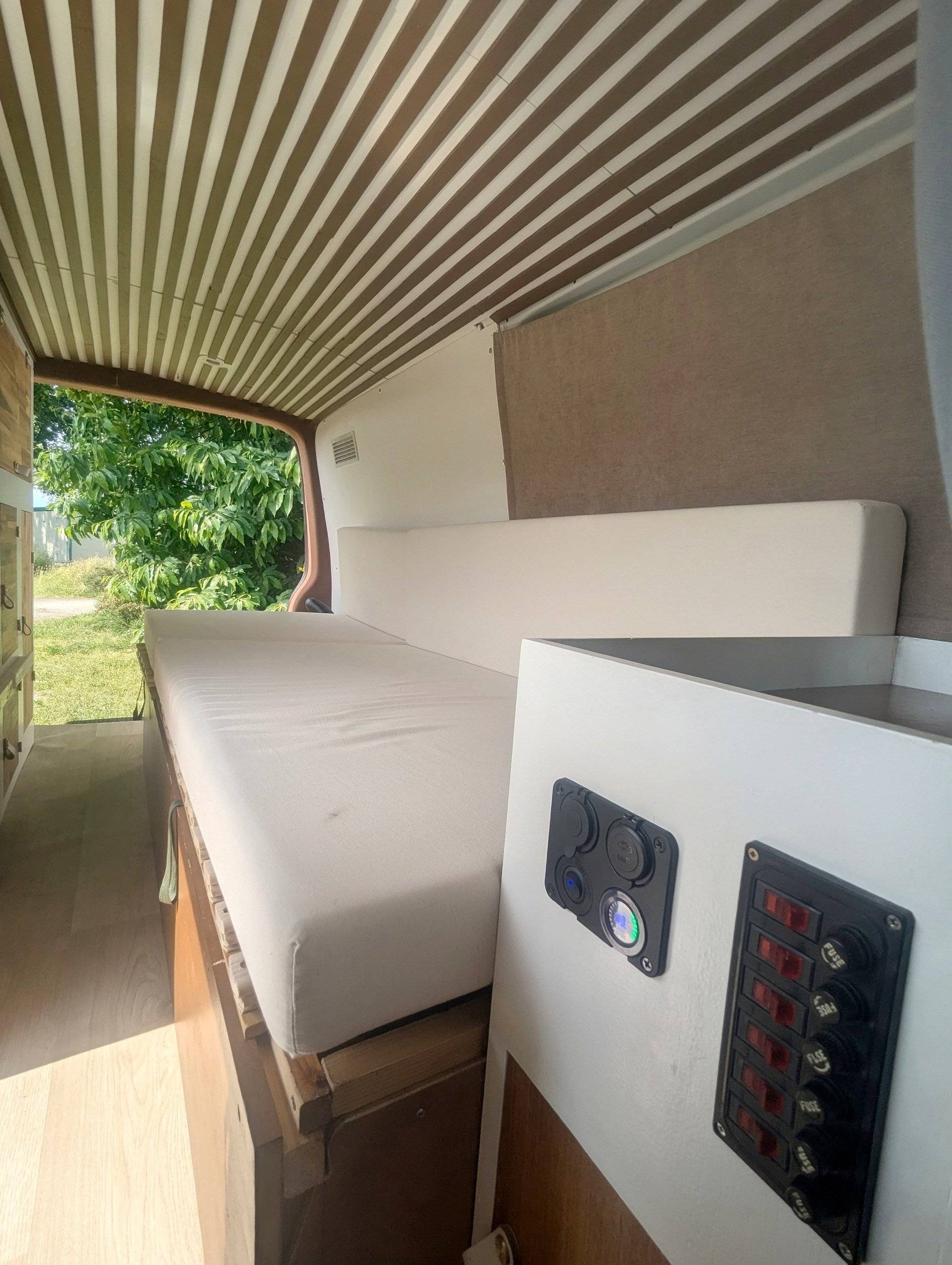 Volkswagen T5 2 l 84 ch