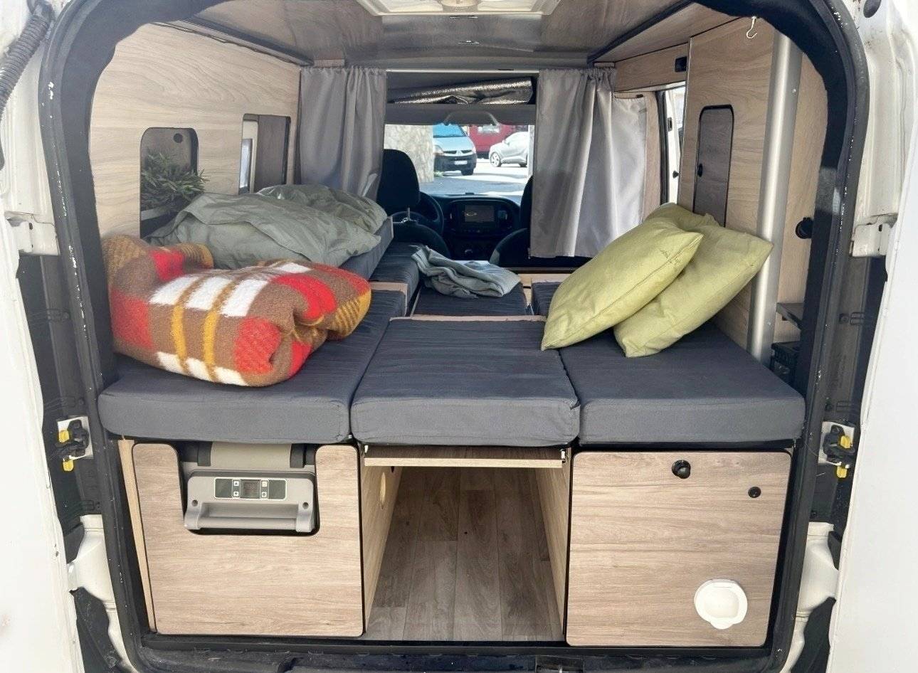 Schlafplätze Fiat Doblo 1,6 l 105 ch - Yescapa