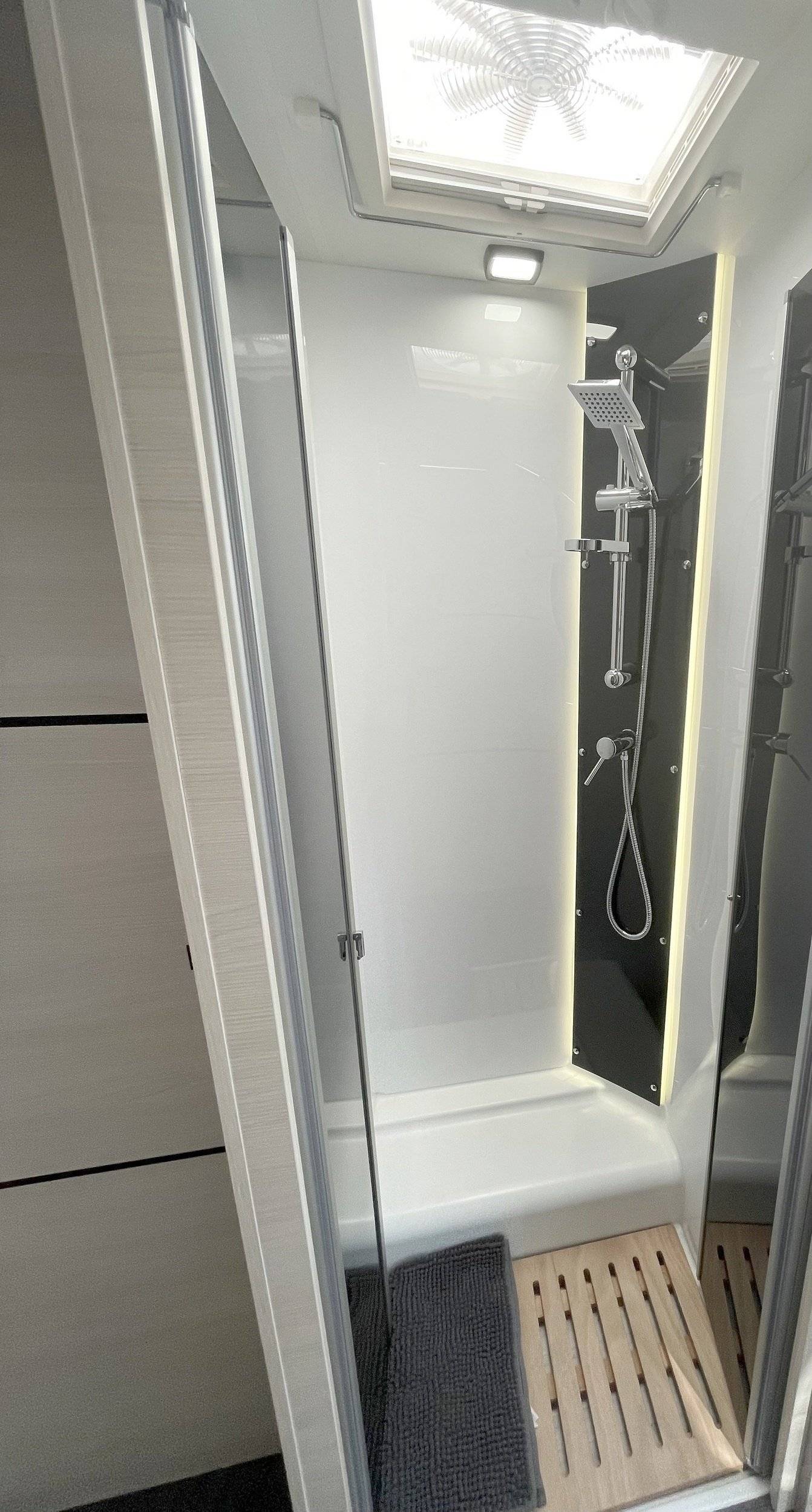 Challenger 380 Graphite Premium