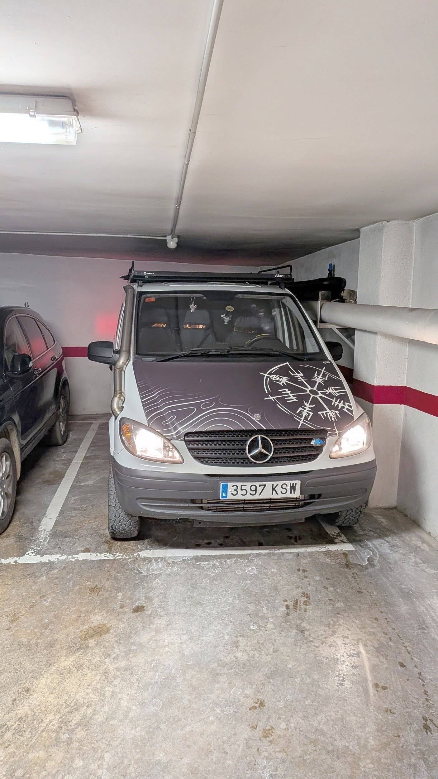 Front view from 3/4 Mercedes Vito - Yescapa