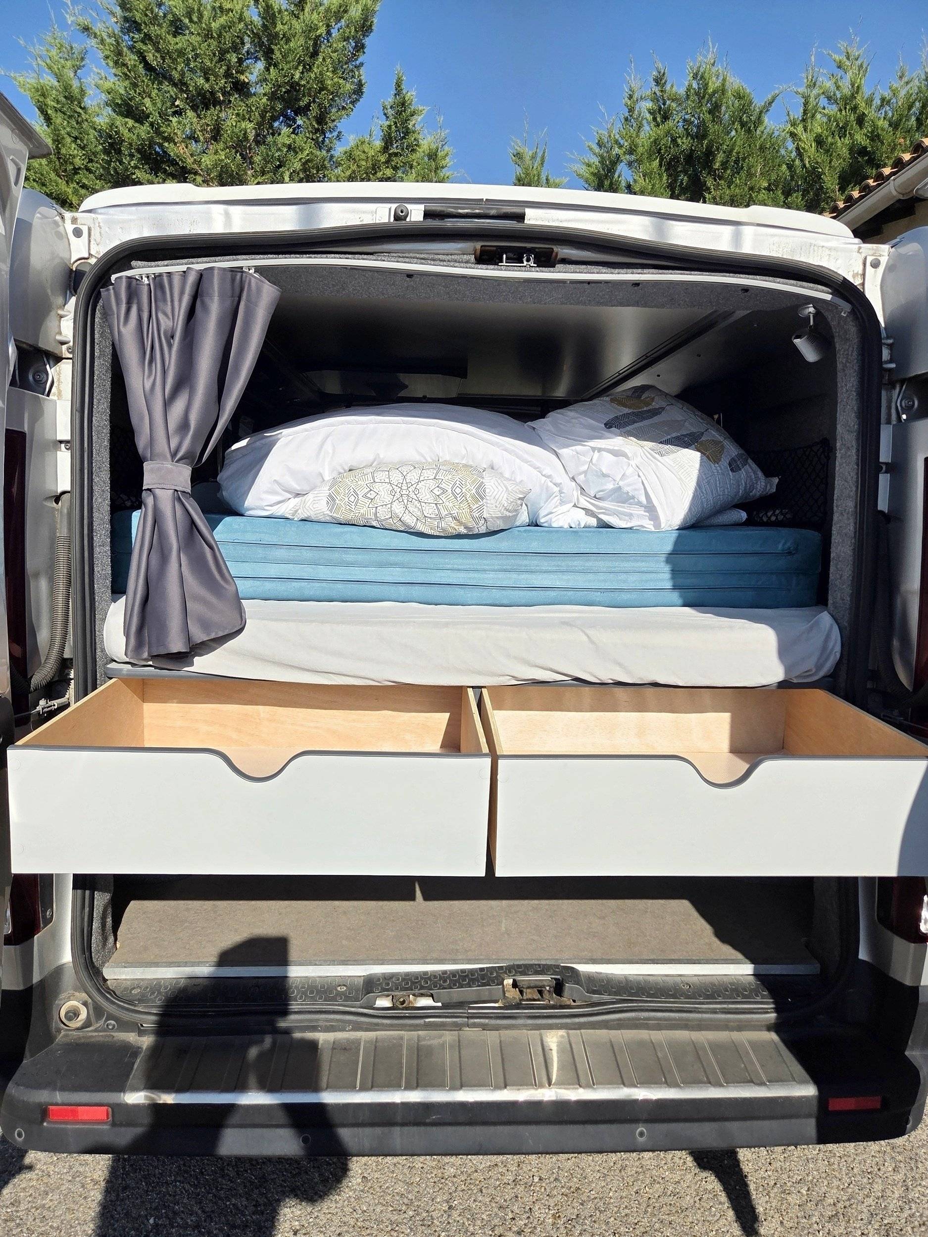 Slaapplaatsen Renault Trafic III L2H2  1.6 DCI 125 ch Energy - Yescapa