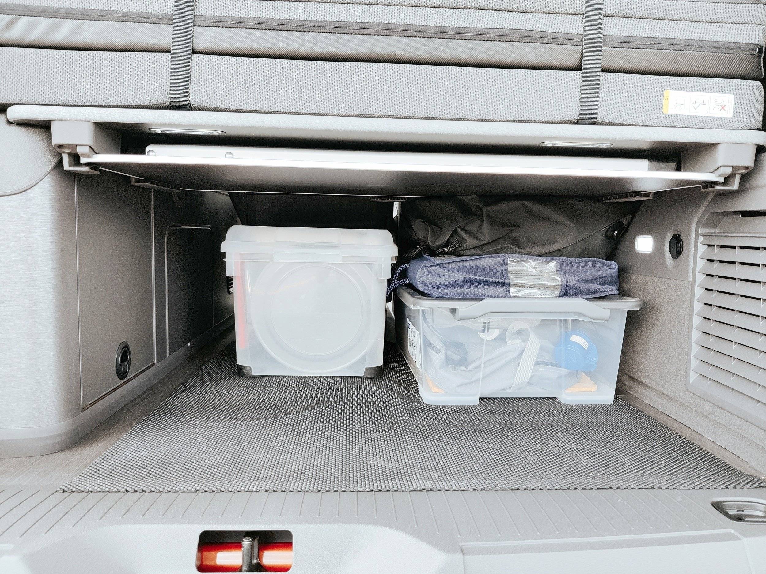 Volkswagen T7 New California Ocean PHEV 4M