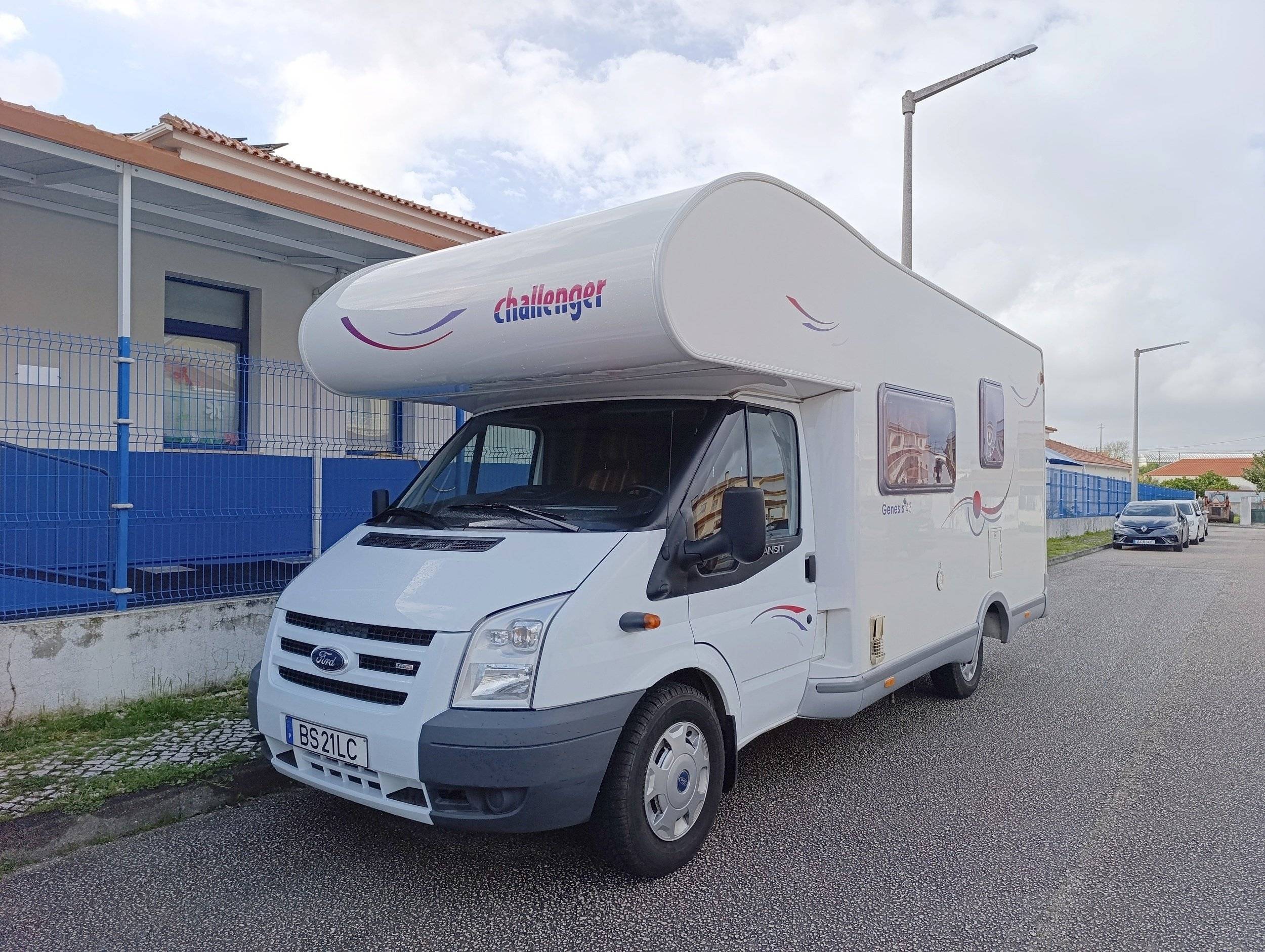 Challenger ford transit