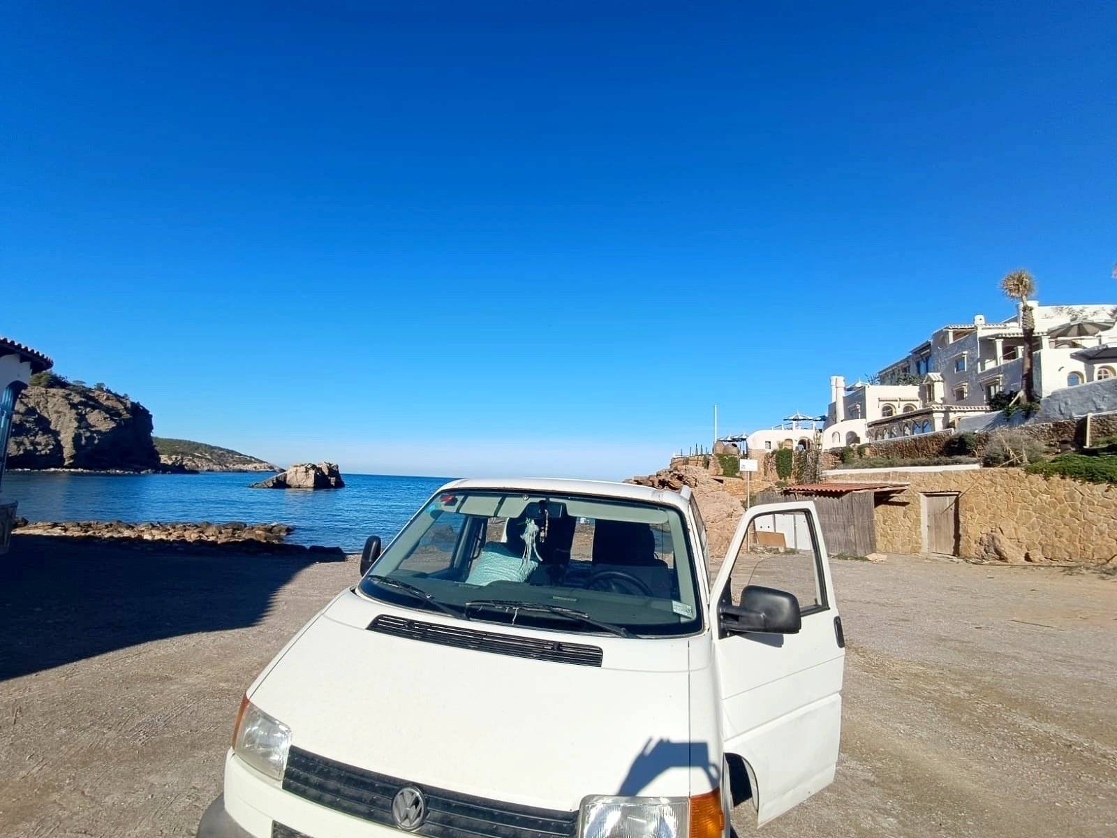 Vista frontale a ¾ Volkswagen Transporter T4 - Yescapa