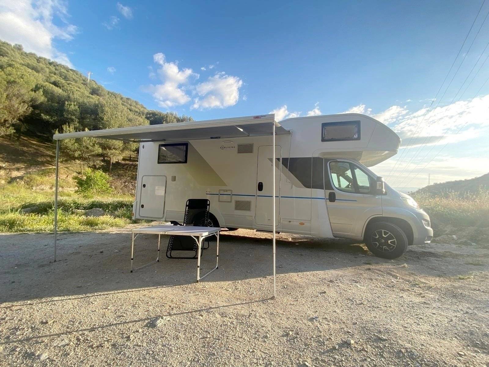 Adria Sunliving A75DP