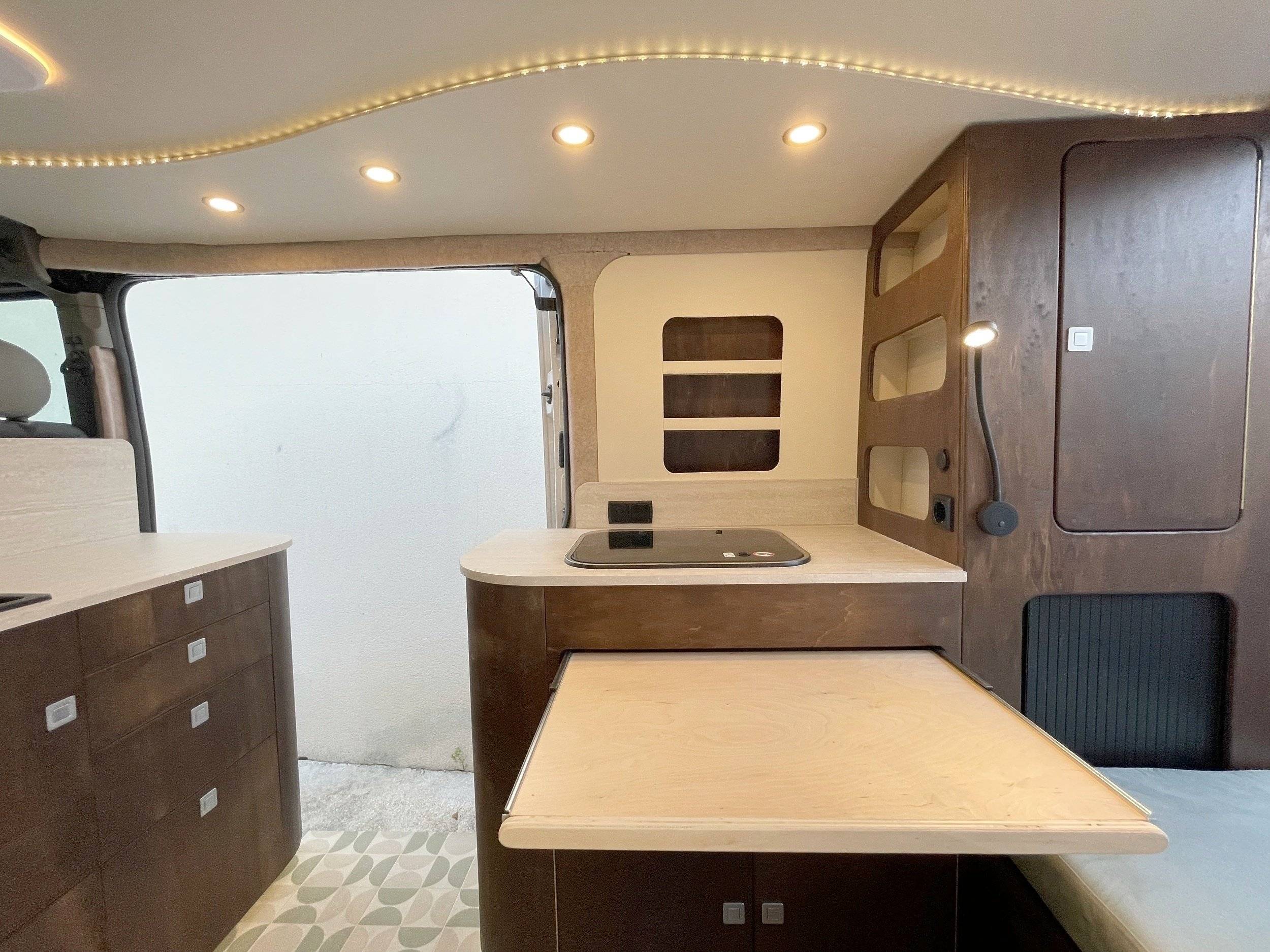 Dining Area Renault Renault Master II DCI80 - Yescapa
