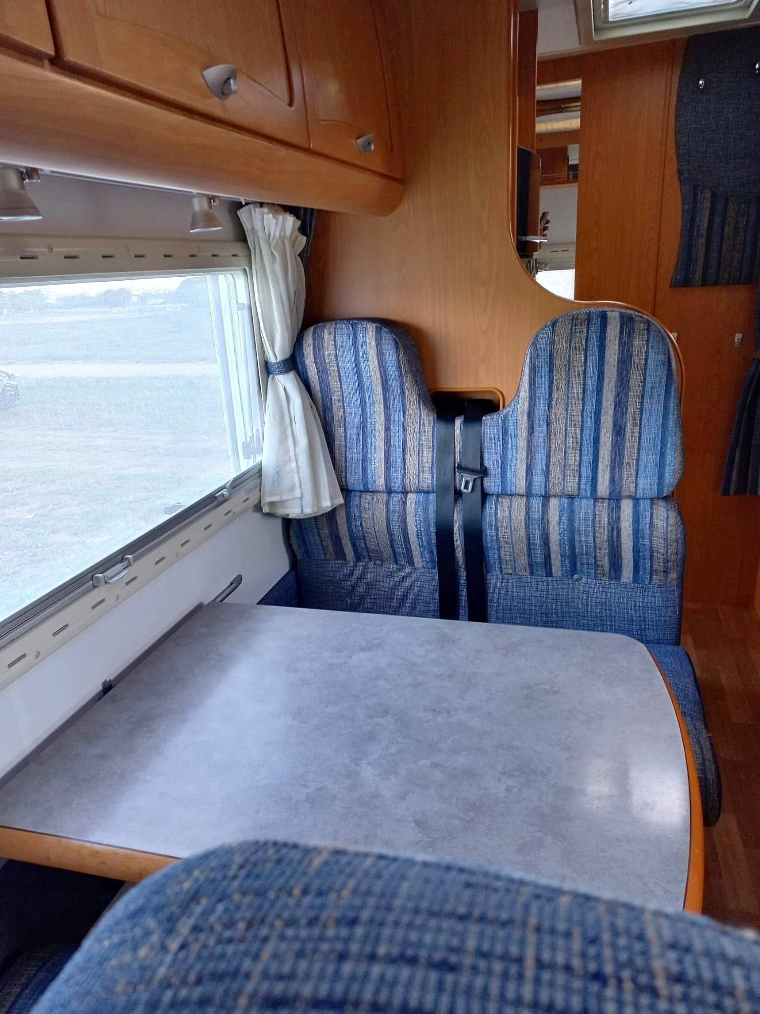 Eethoek Fiat Ducato 2,2 l JTD 130 ch. - Yescapa