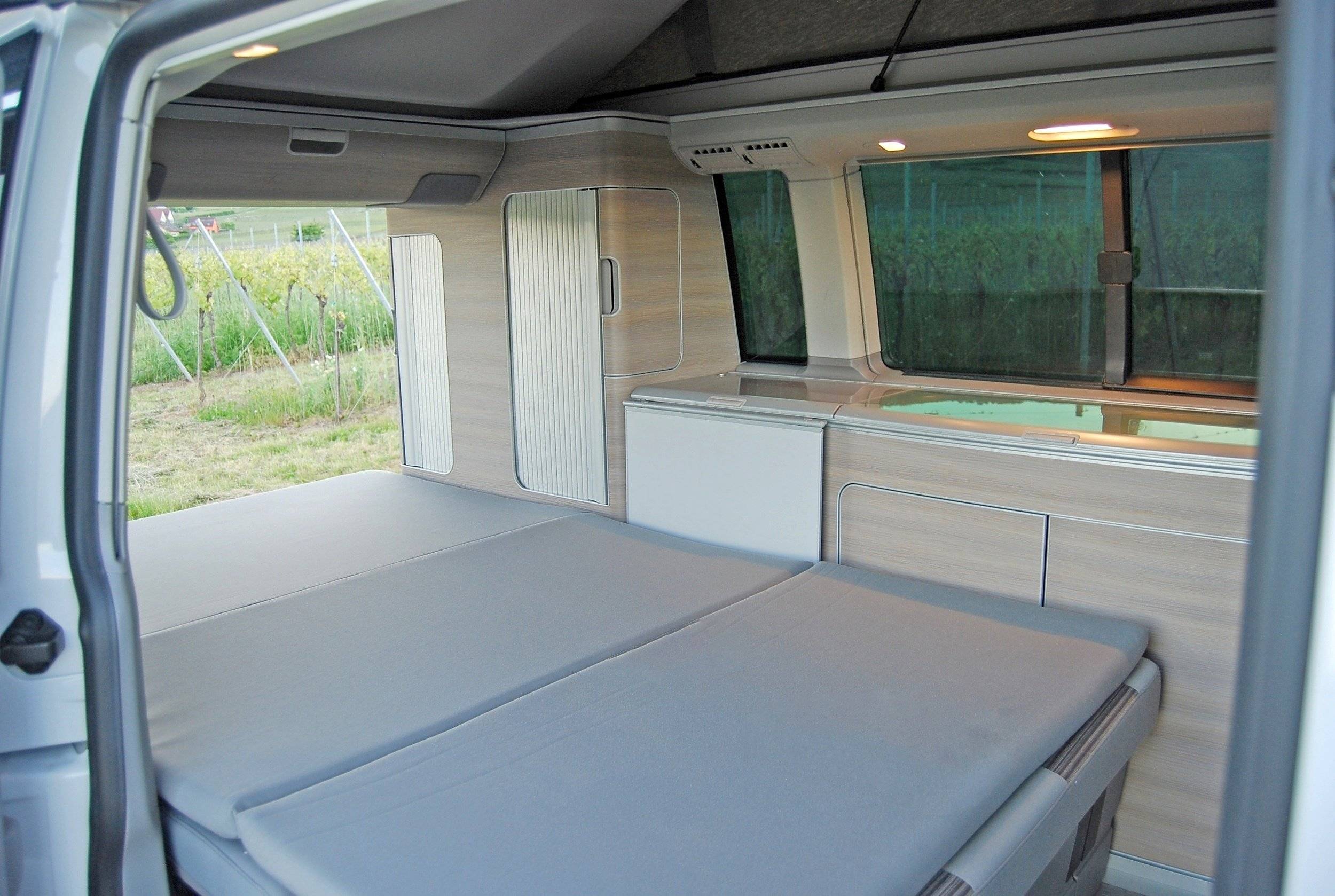 Couchages Volkswagen T5 2 l 140 ch - Yescapa