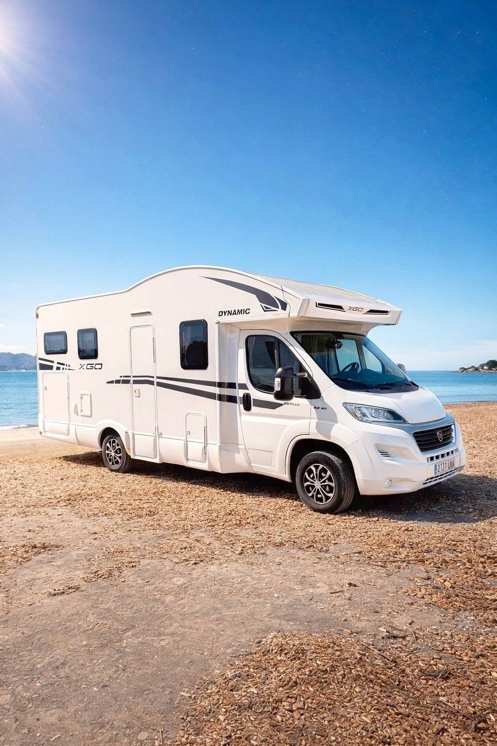 Vista del vehicle angle davanter Fiat Ducato 2,2 l Multijet 130 ch. - Yescapa