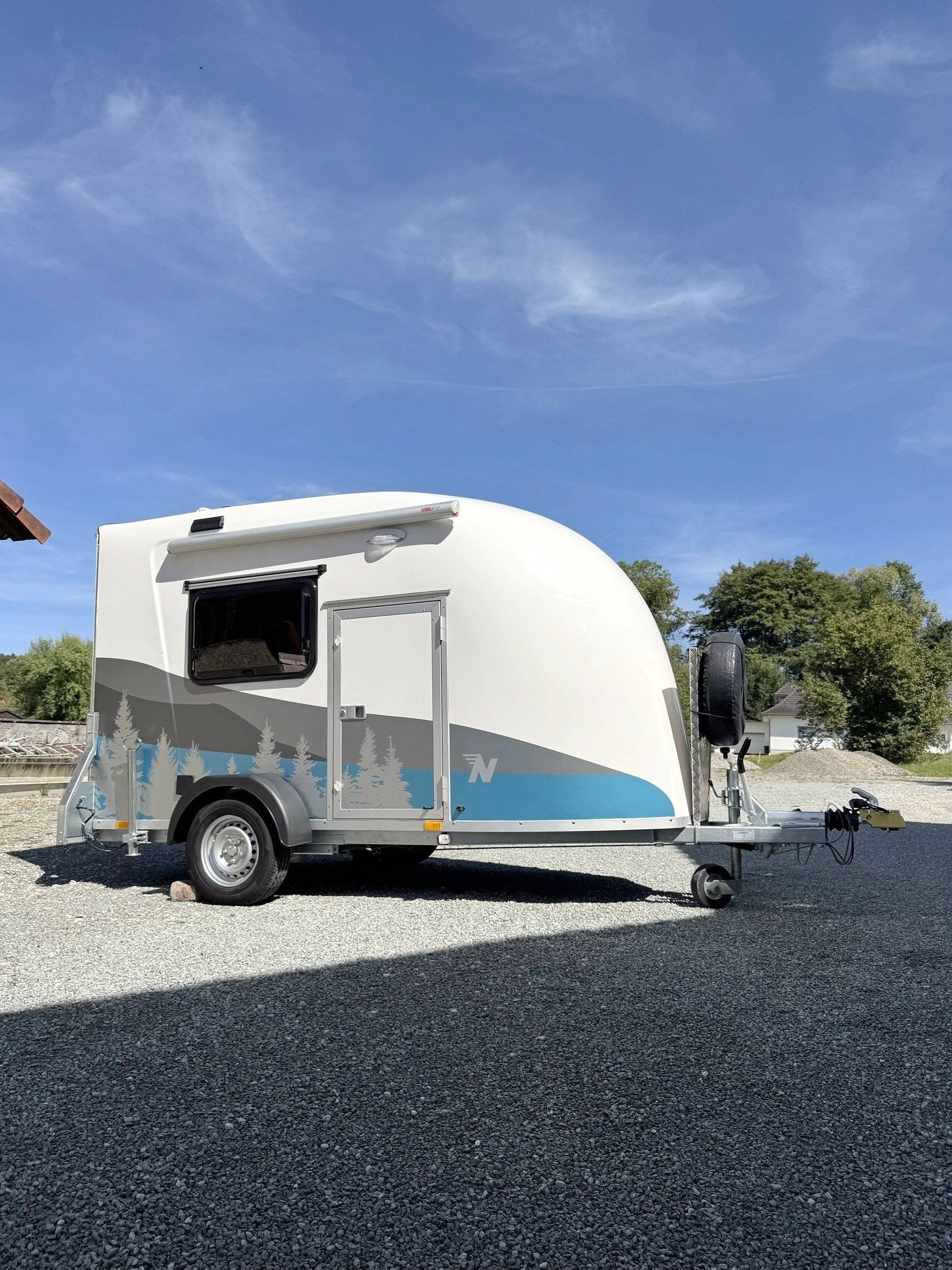 schräge Vorderansicht  - Yescapa