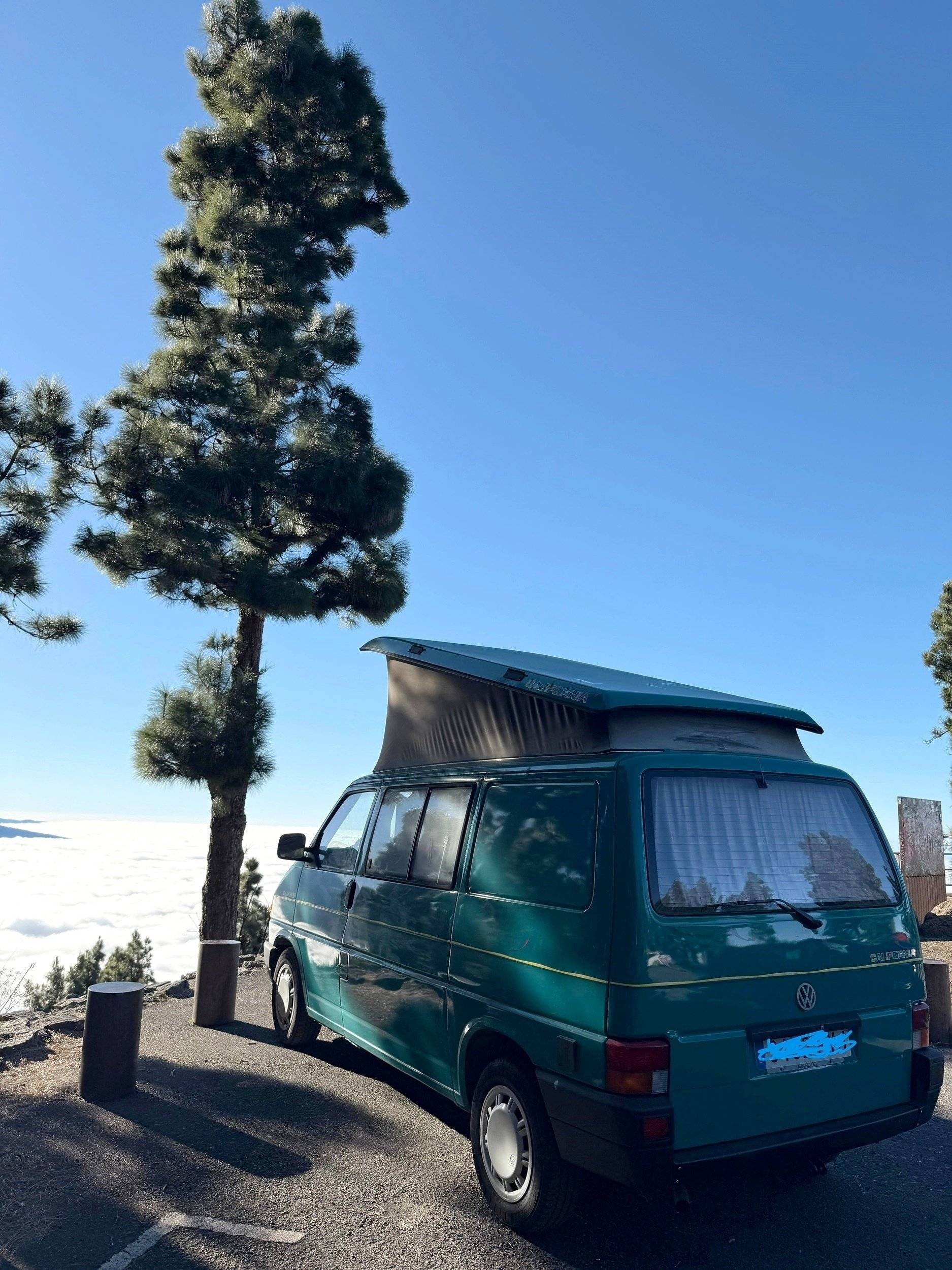 Vista de 3/4 Volkswagen 2.4D - Yescapa