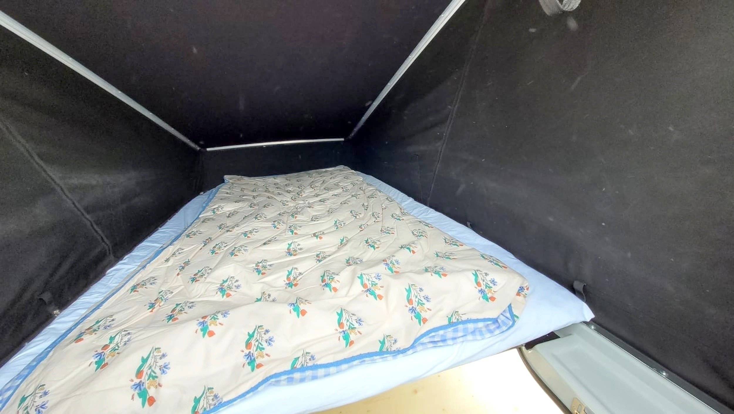 Berth Peugeot Expert V1 Court 2 l 150 ch - Yescapa