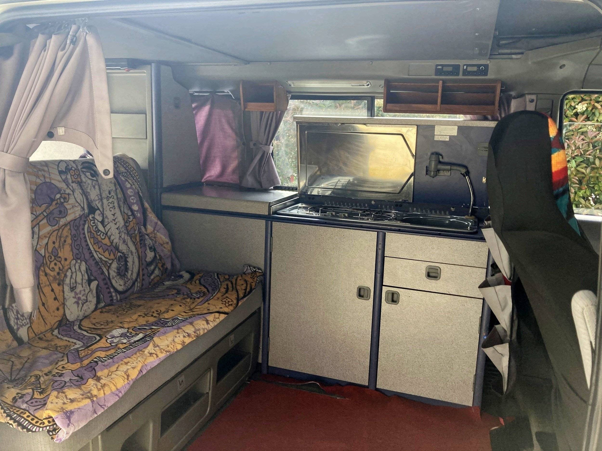 Dining Area Volkswagen T4 California - Yescapa