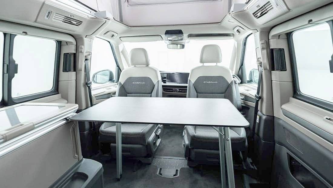 Dining Area Volkswagen - Yescapa