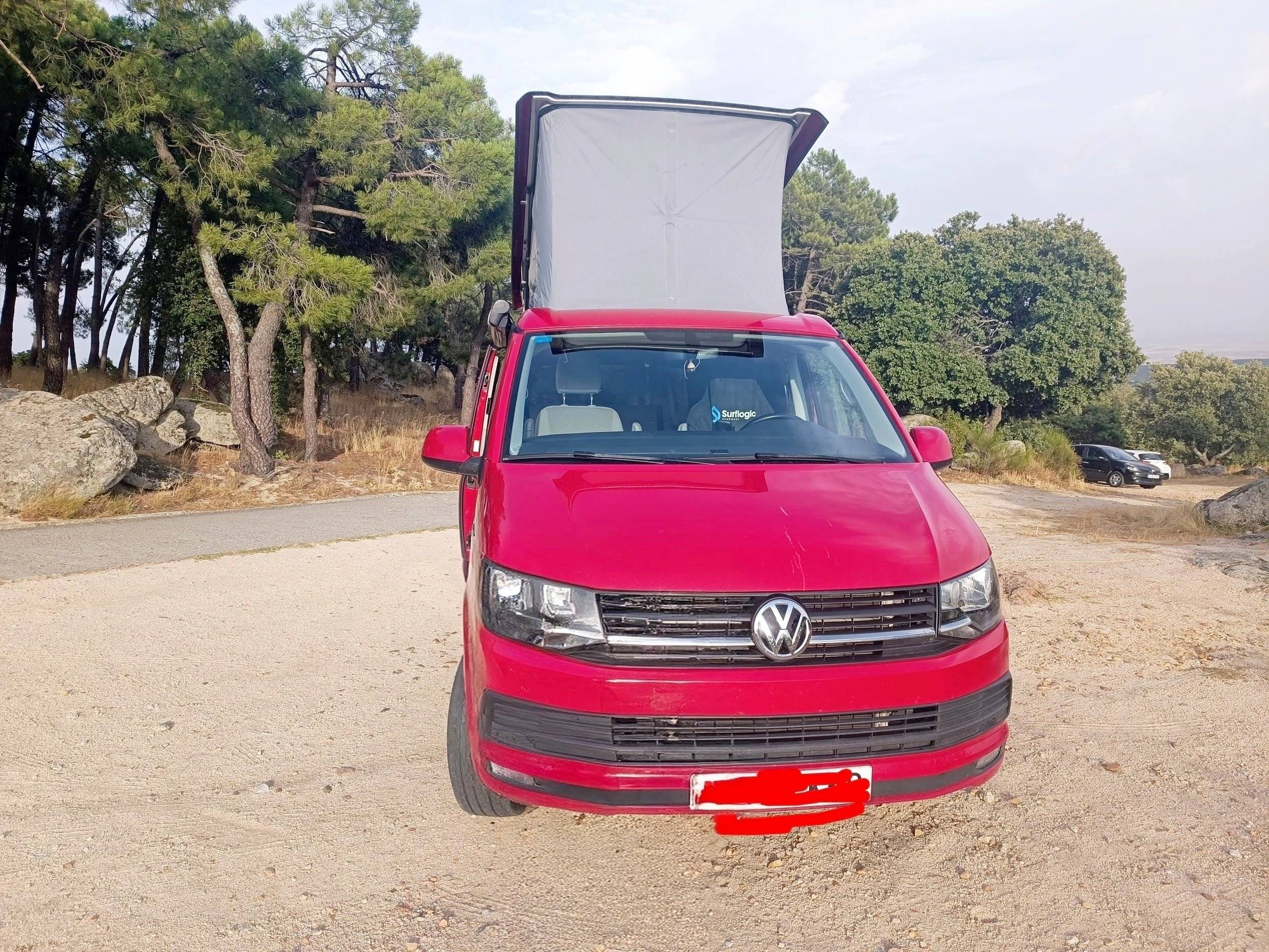 Vista del vehículo ángulo delantero Volkswagen California Beach T6 - Yescapa