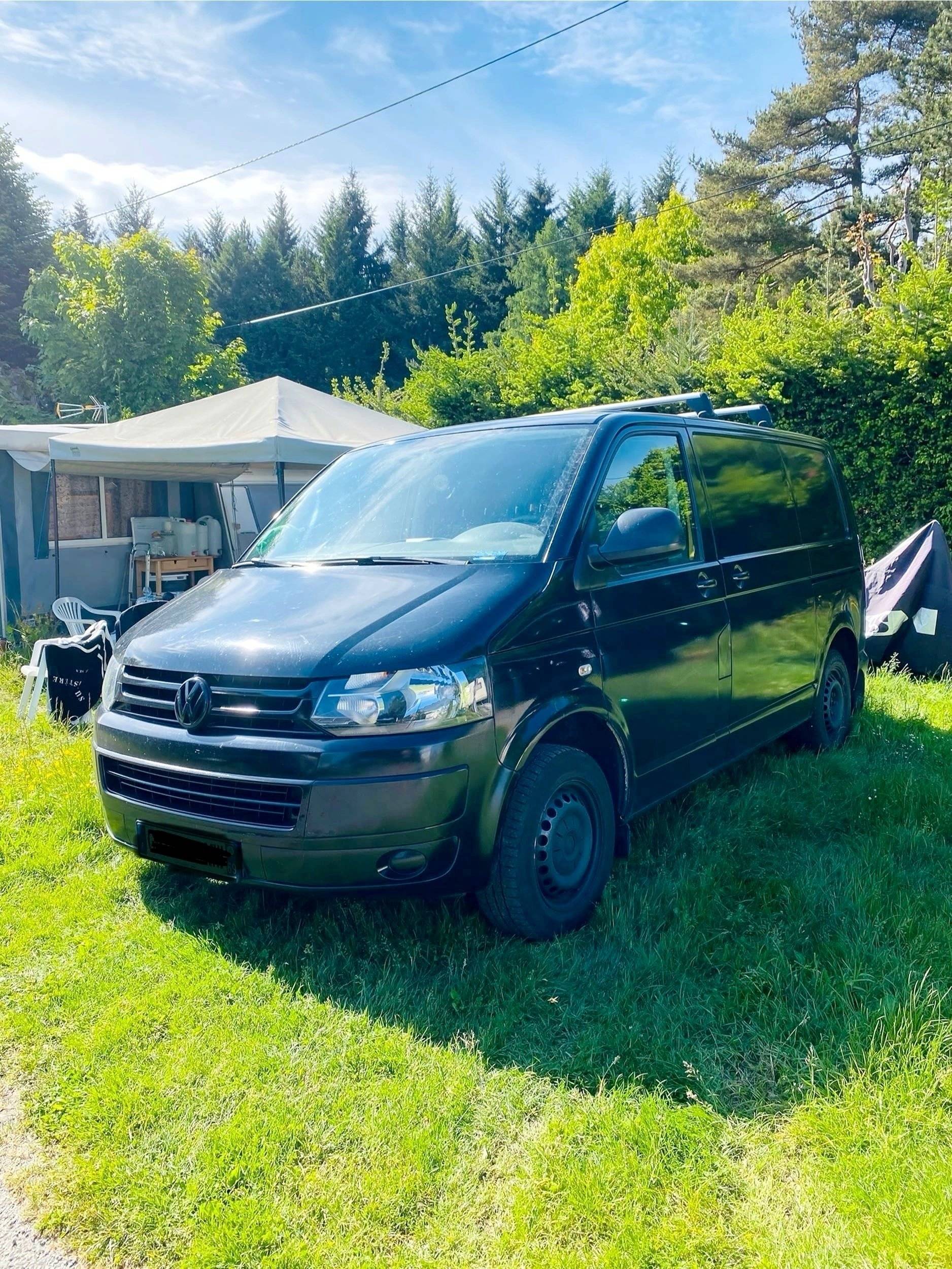 Front view from 3/4 Volkswagen T5 2 l 84 ch - Yescapa
