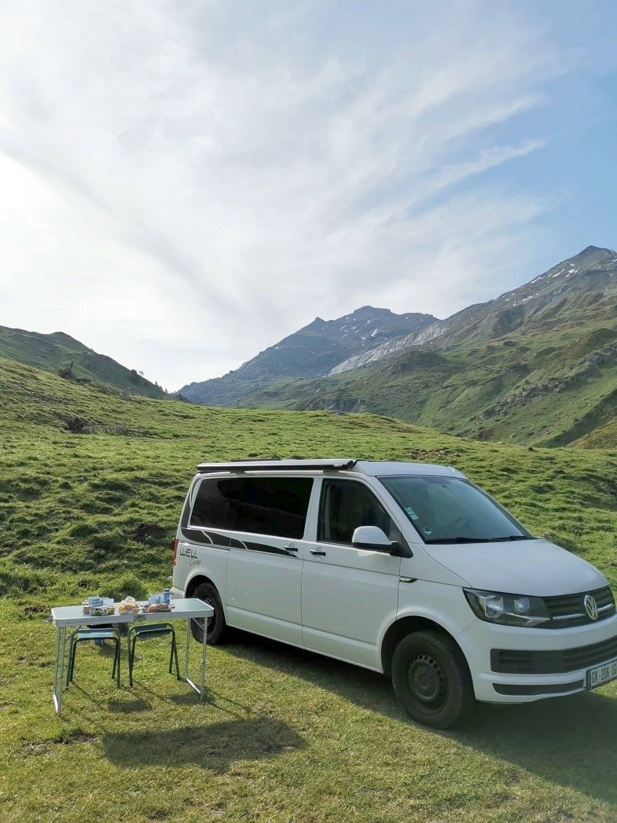 Vue avant de 3/4 Volkswagen T6 2,0 l TDI 102CH - Yescapa