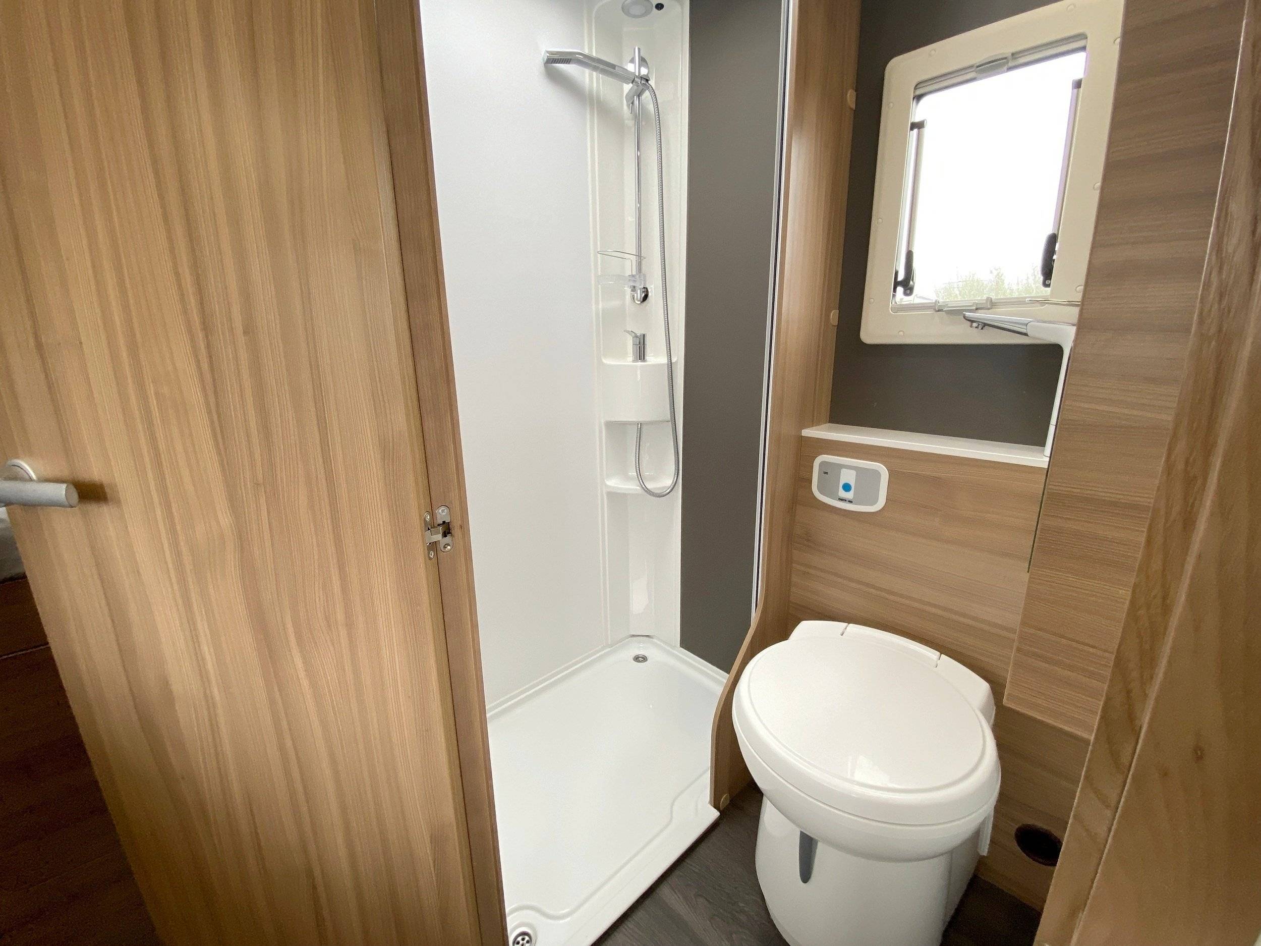 Adria Coral XL Axess 600DP