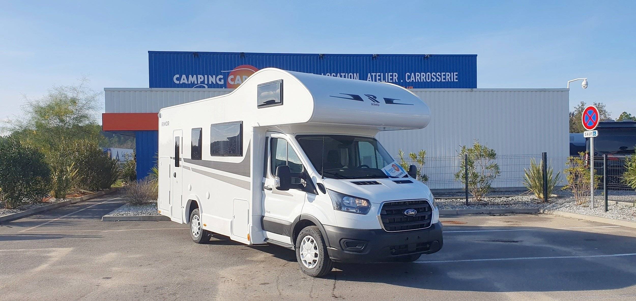 Vista del vehículo ángulo delantero Fiat - Yescapa