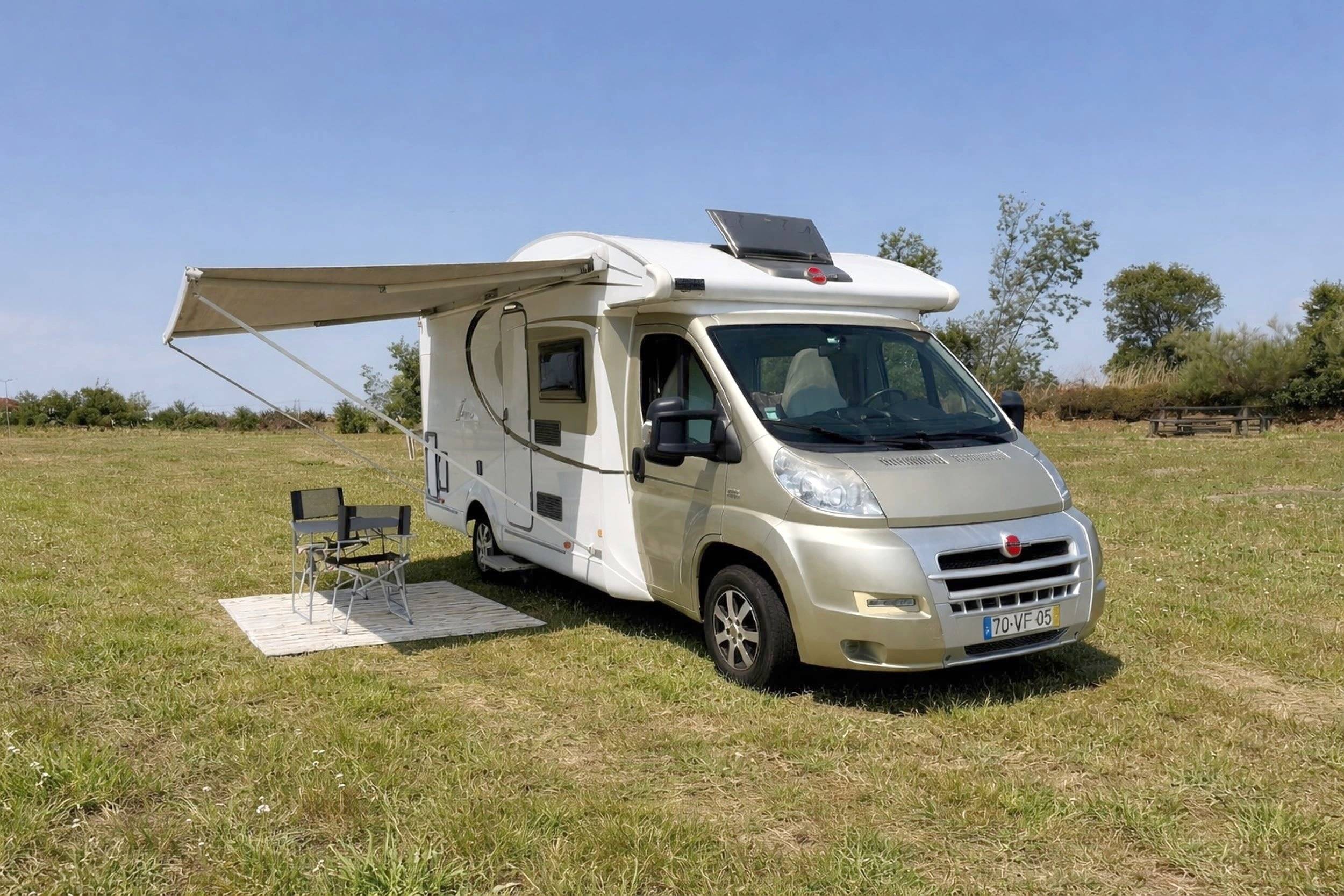Vista de 3/4 Fiat Ducato 2,3 130 ch - Yescapa