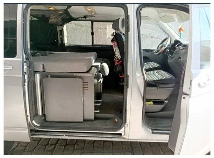 Puesto de conducción Volkswagen T5 - Yescapa