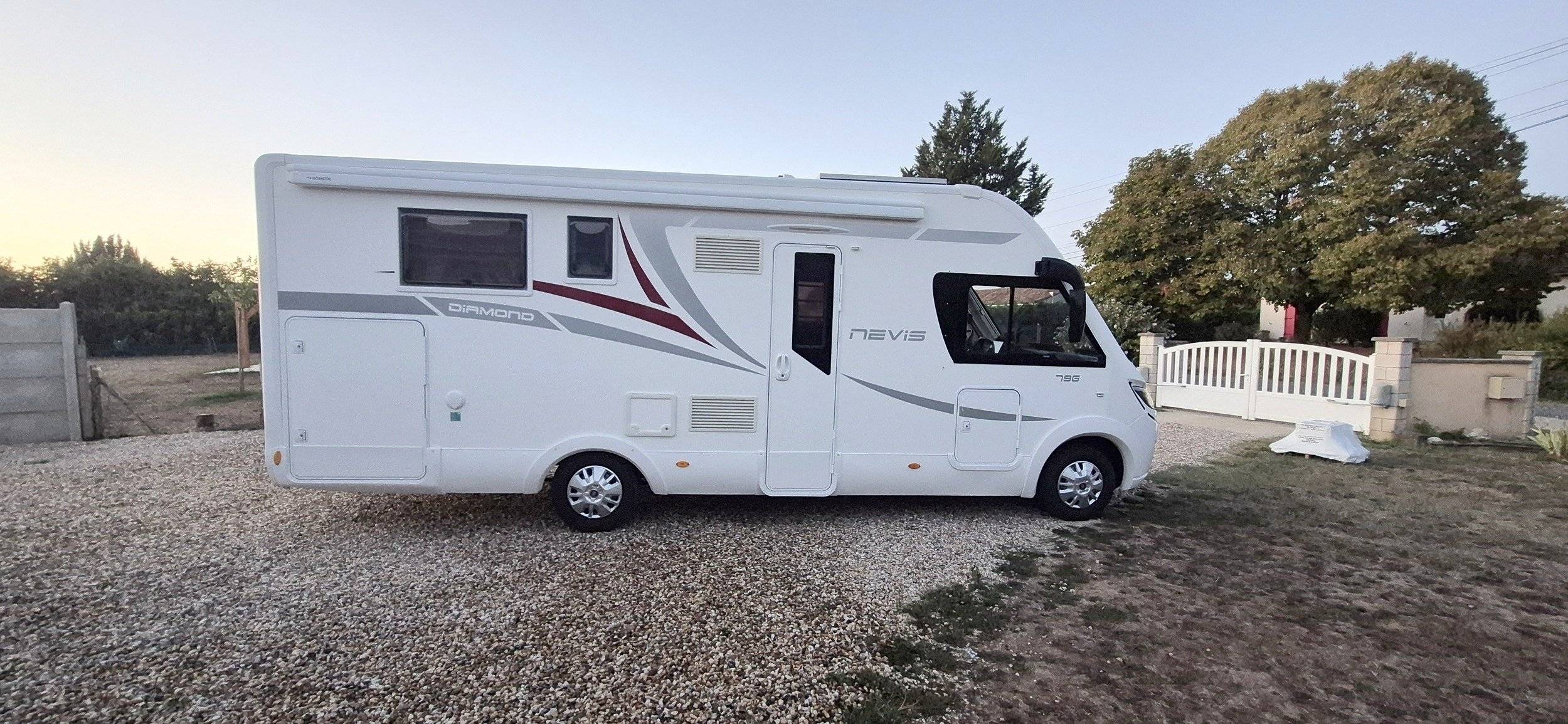 Front view from 3/4 Fiat - Yescapa