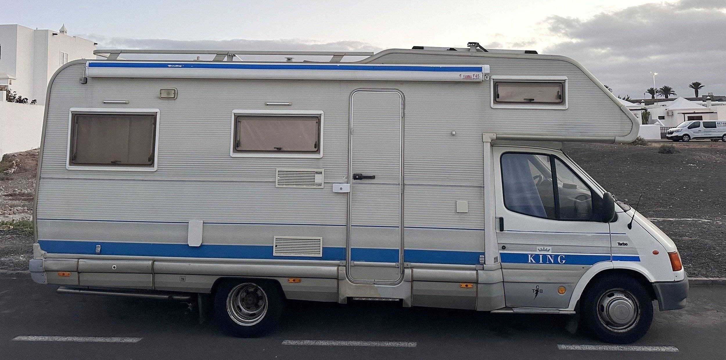 Voorkant 3/4 Ford Ford Transit - Yescapa