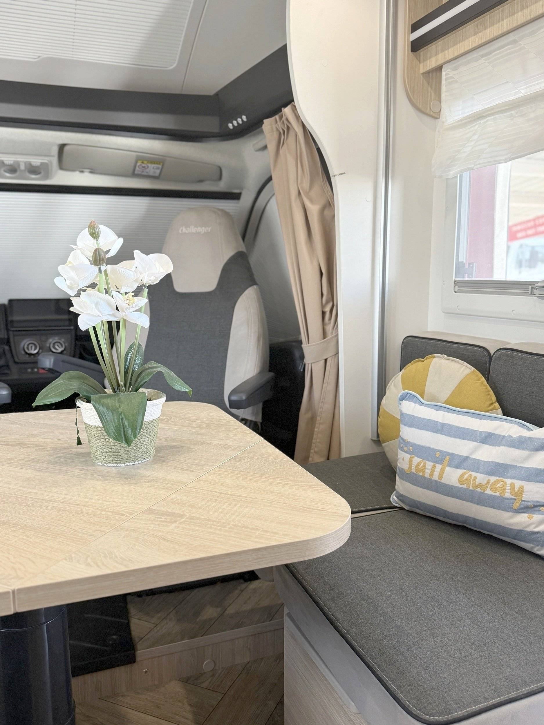 Menjador Peugeot Peugeot - Yescapa