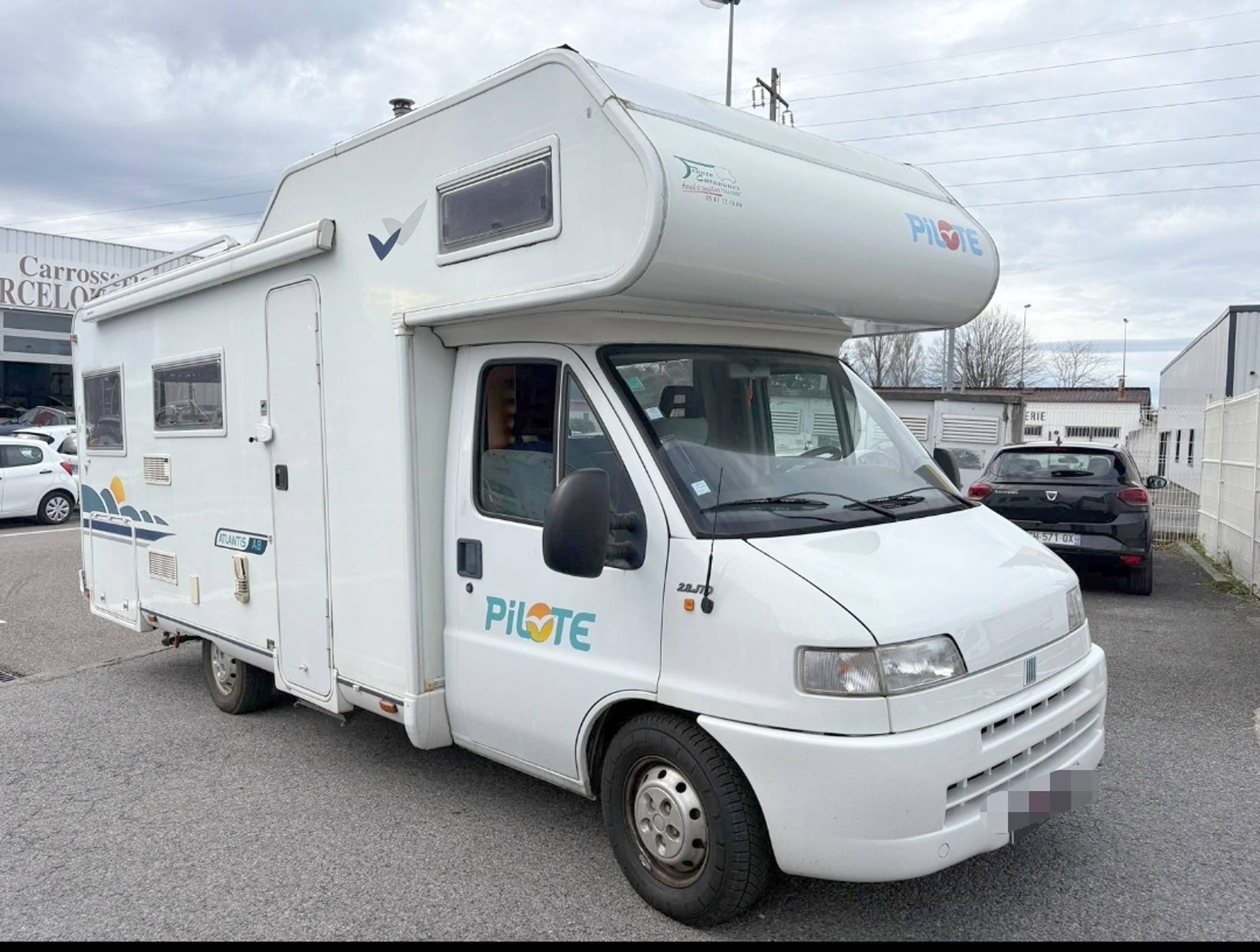 schräge Vorderansicht Fiat ducato 2.8 JTD - Yescapa