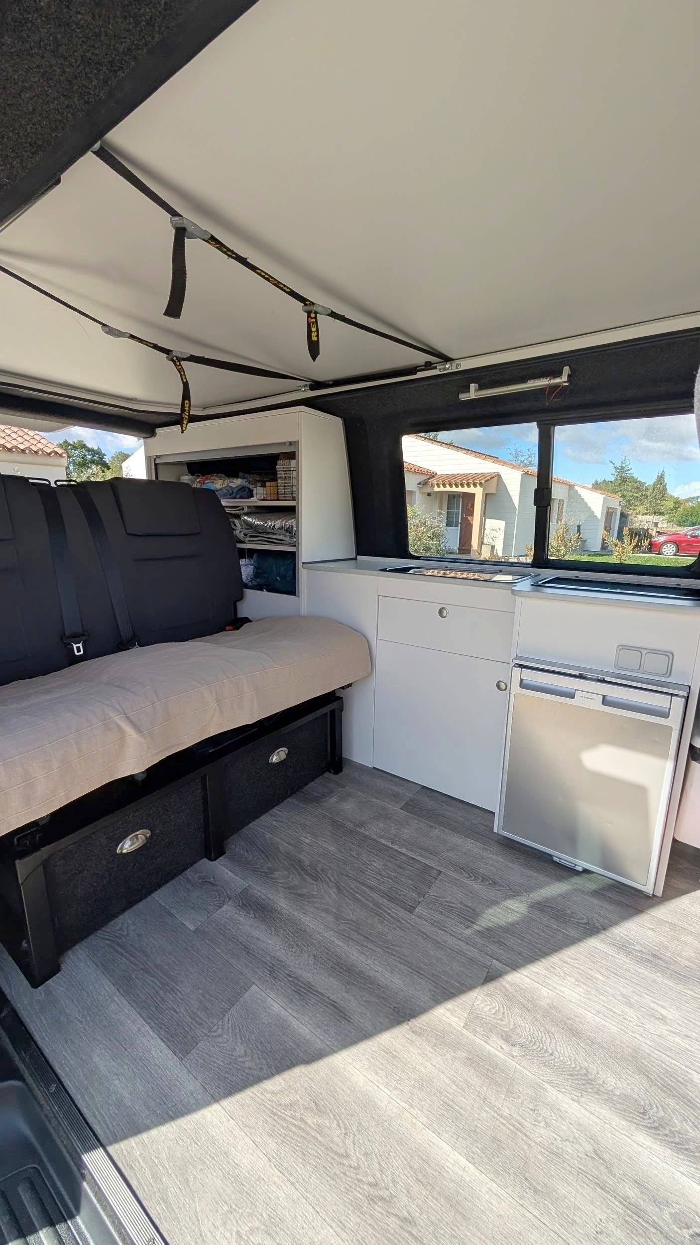 Dormidas Volkswagen T5 2,0 l 102 ch - Yescapa