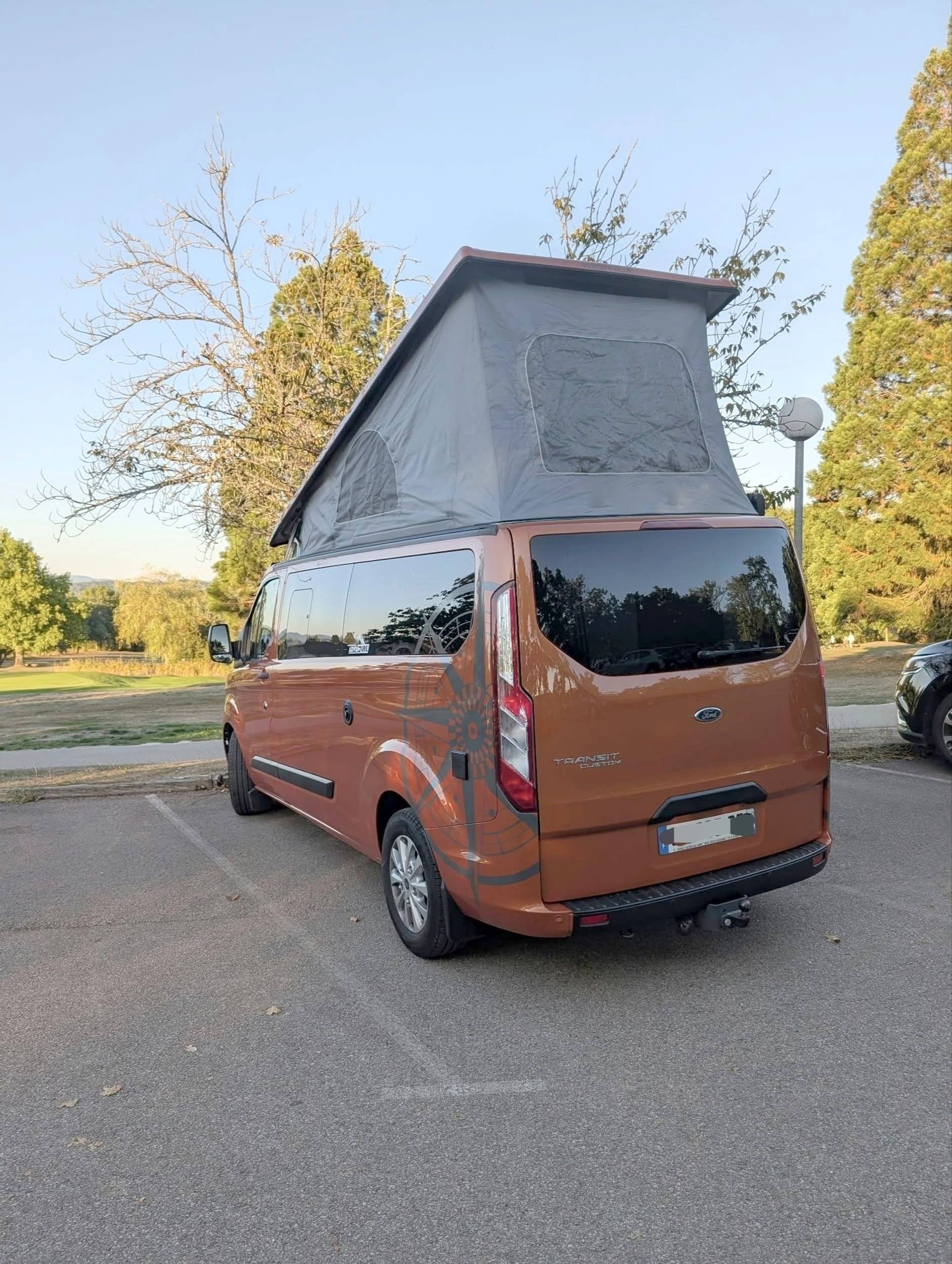 Dinette Ford CUSTOM TRANSIT - Yescapa