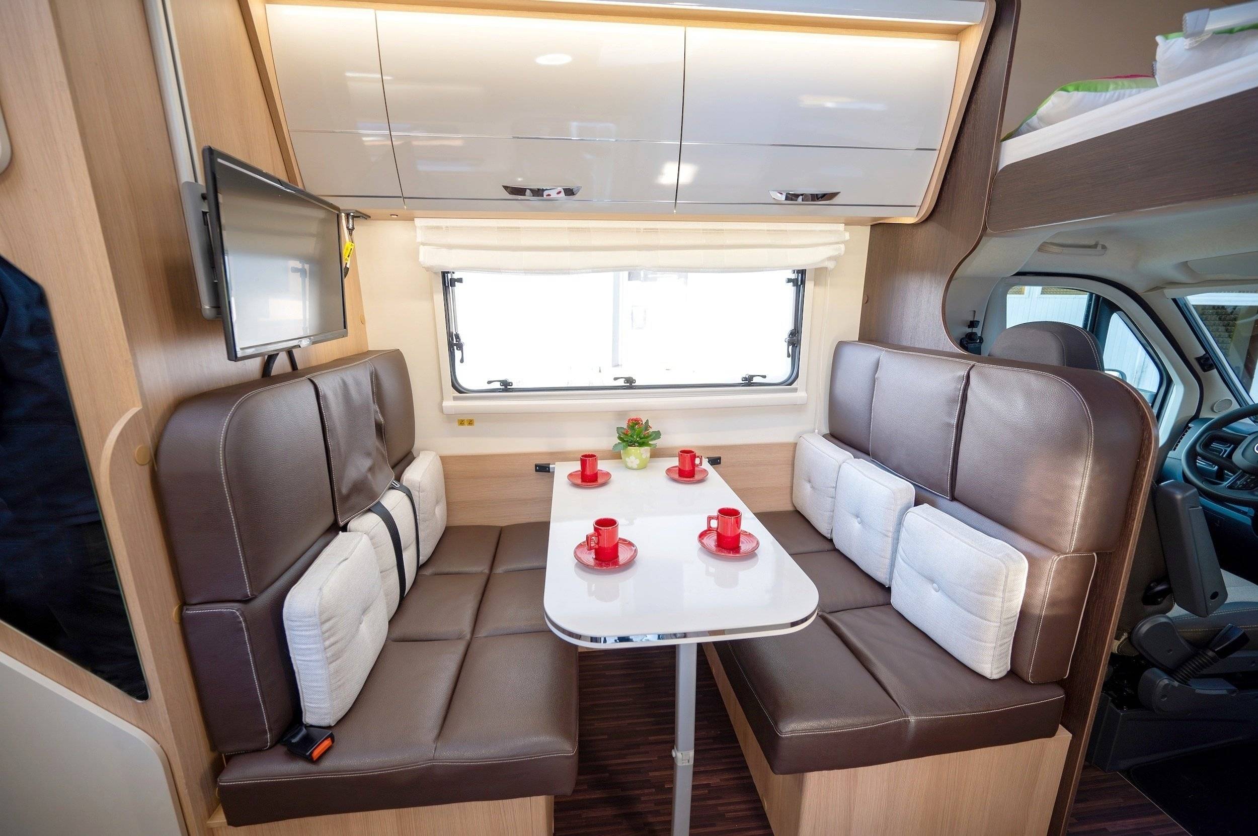 Dining Area Fiat Forster - Yescapa