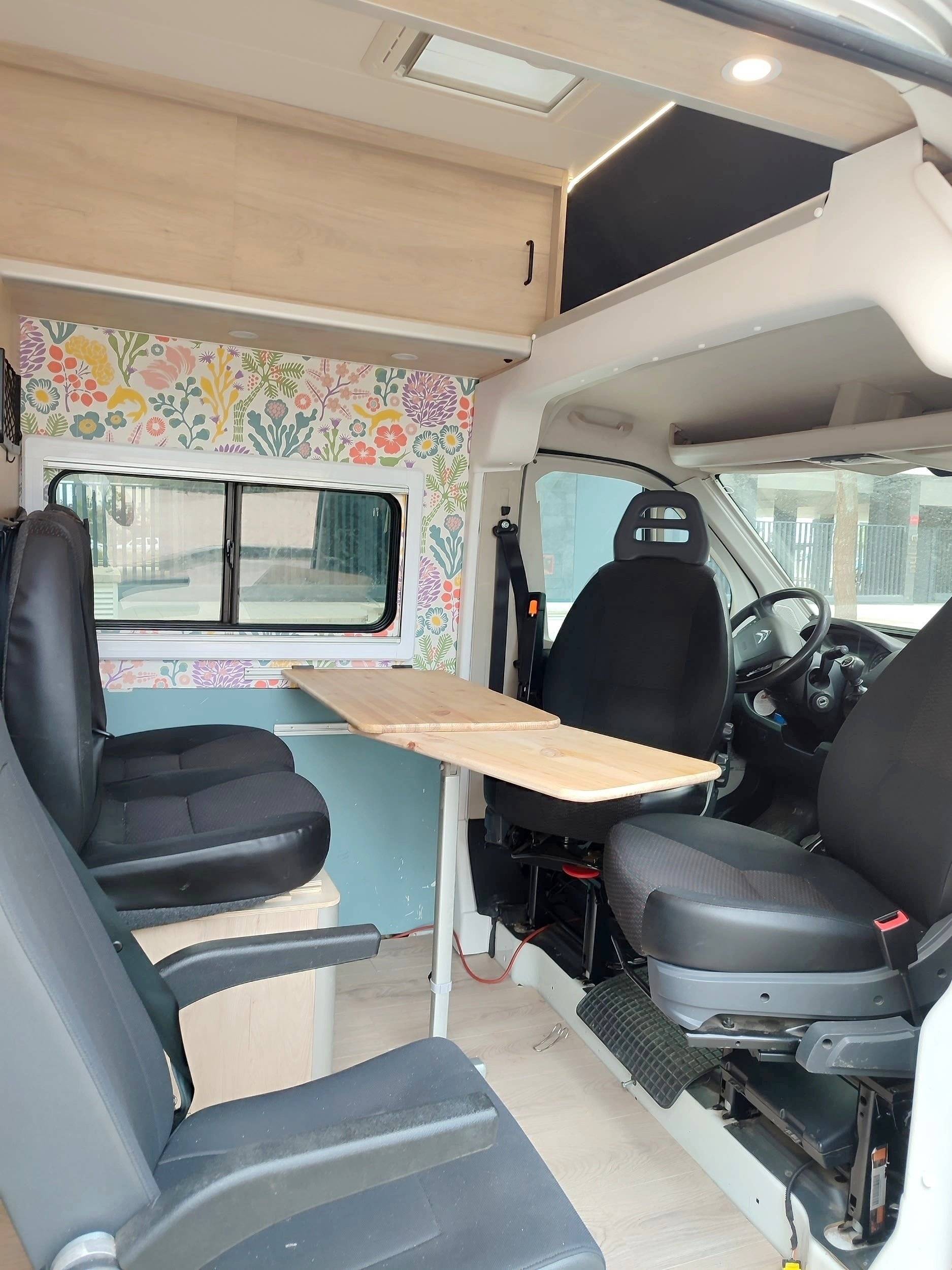 Área de jantar Citroën Jumper 2.0 hdi 130 cvs - Yescapa