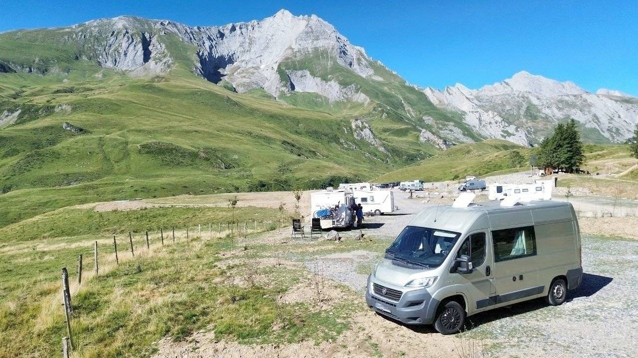 Vue avant de 3/4 Fiat Fiat Ducato - Yescapa