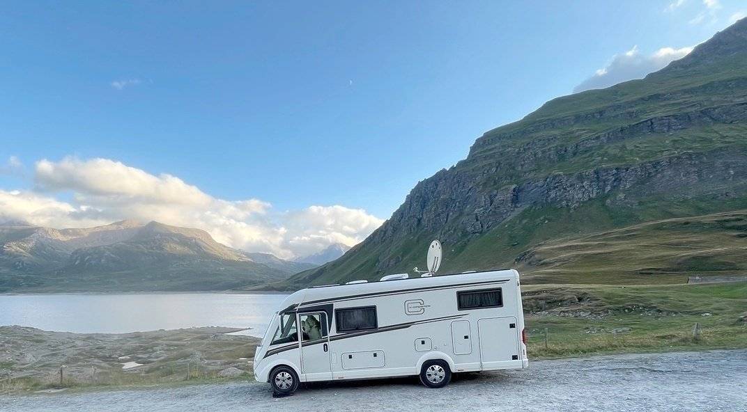 schräge Vorderansicht Fiat FIAT DUCATO - Yescapa