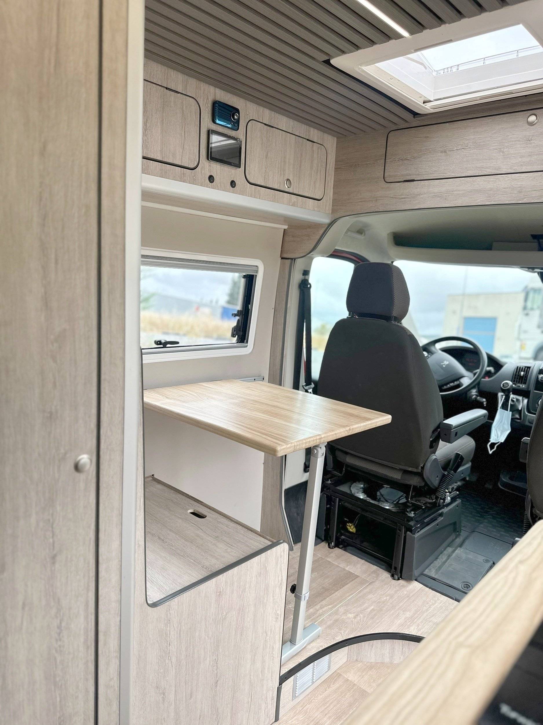Berth Peugeot PEUGEOT BOXER L3H3 - Yescapa