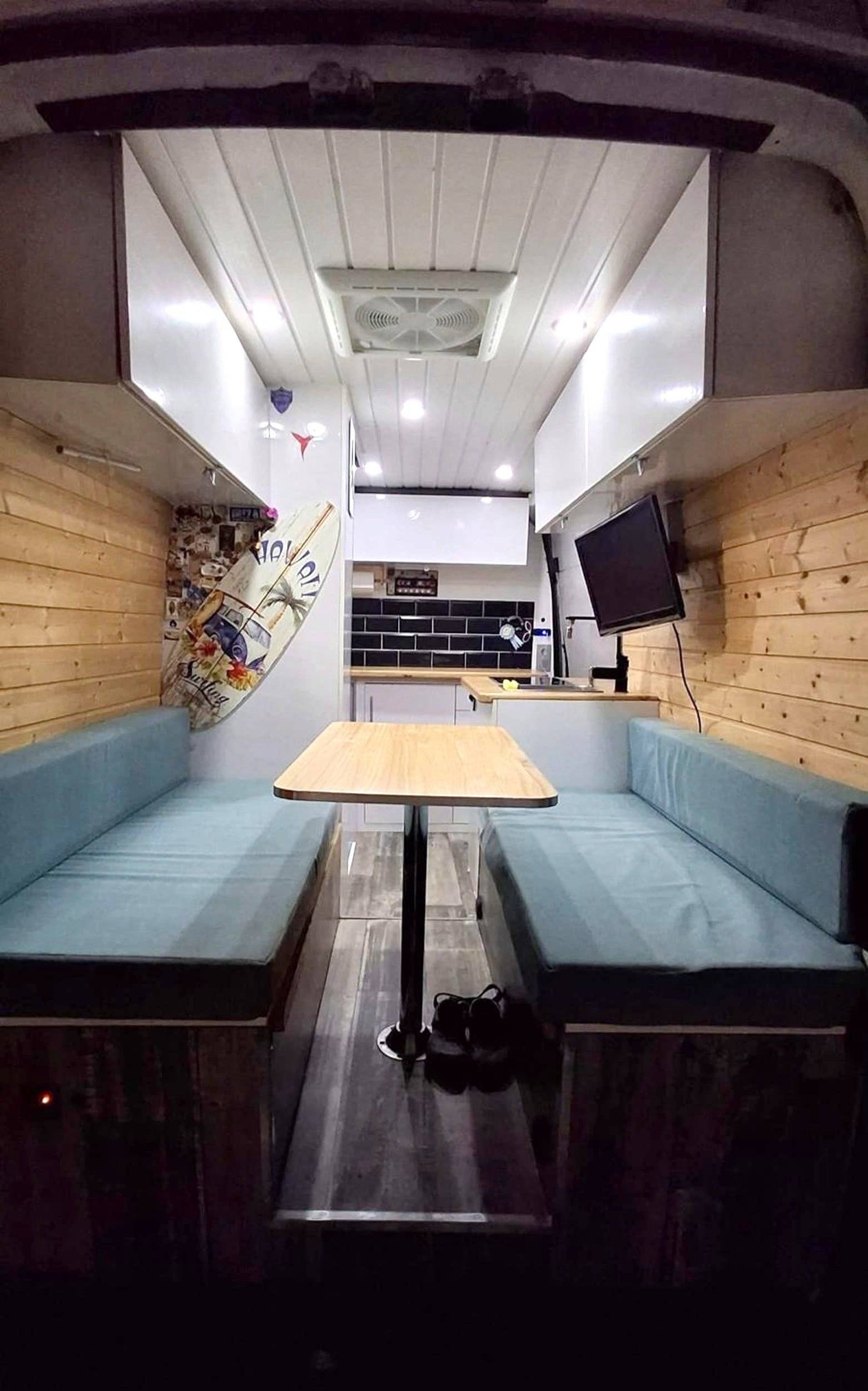 Coin repas Volkswagen Crafter 2,5 l 109 ch - Yescapa