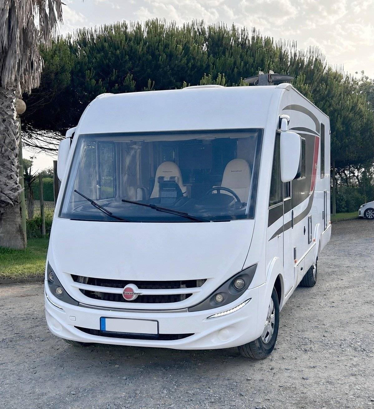 Vista del vehículo ángulo delantero  - Yescapa