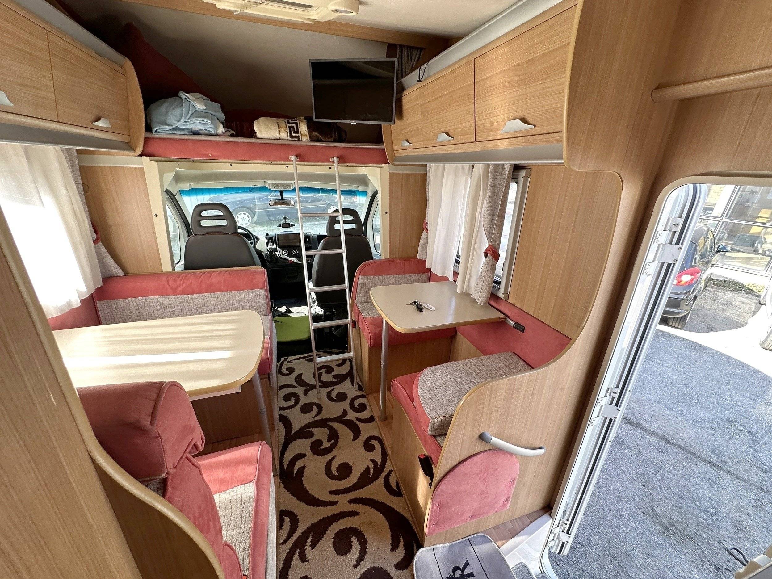 Dining Area Citroën Jumper 2,2 l 150 ch - Yescapa