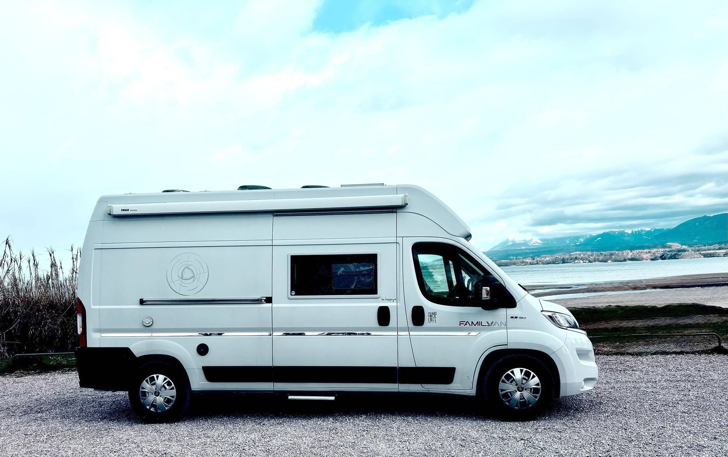 Vista del vehicle angle davanter Fiat Ducato 2,3 l Multijet 130 ch. - Yescapa