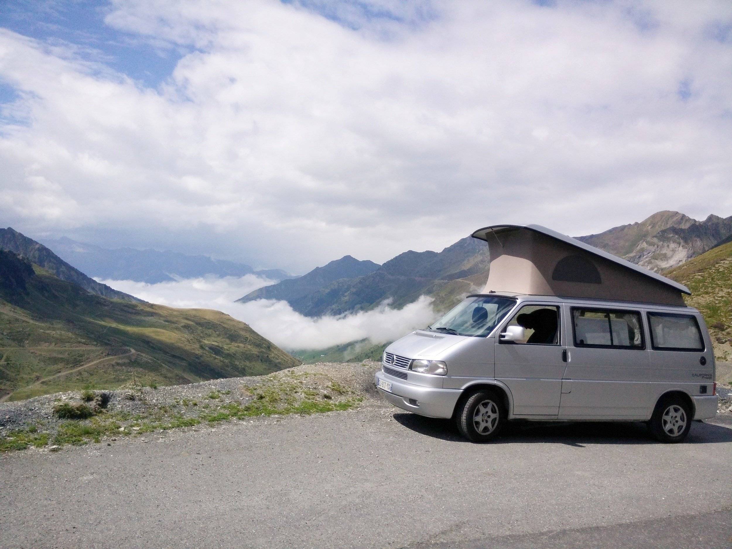Vue avant de 3/4 Volkswagen California T4 Freestyle 2,5TDI - Yescapa