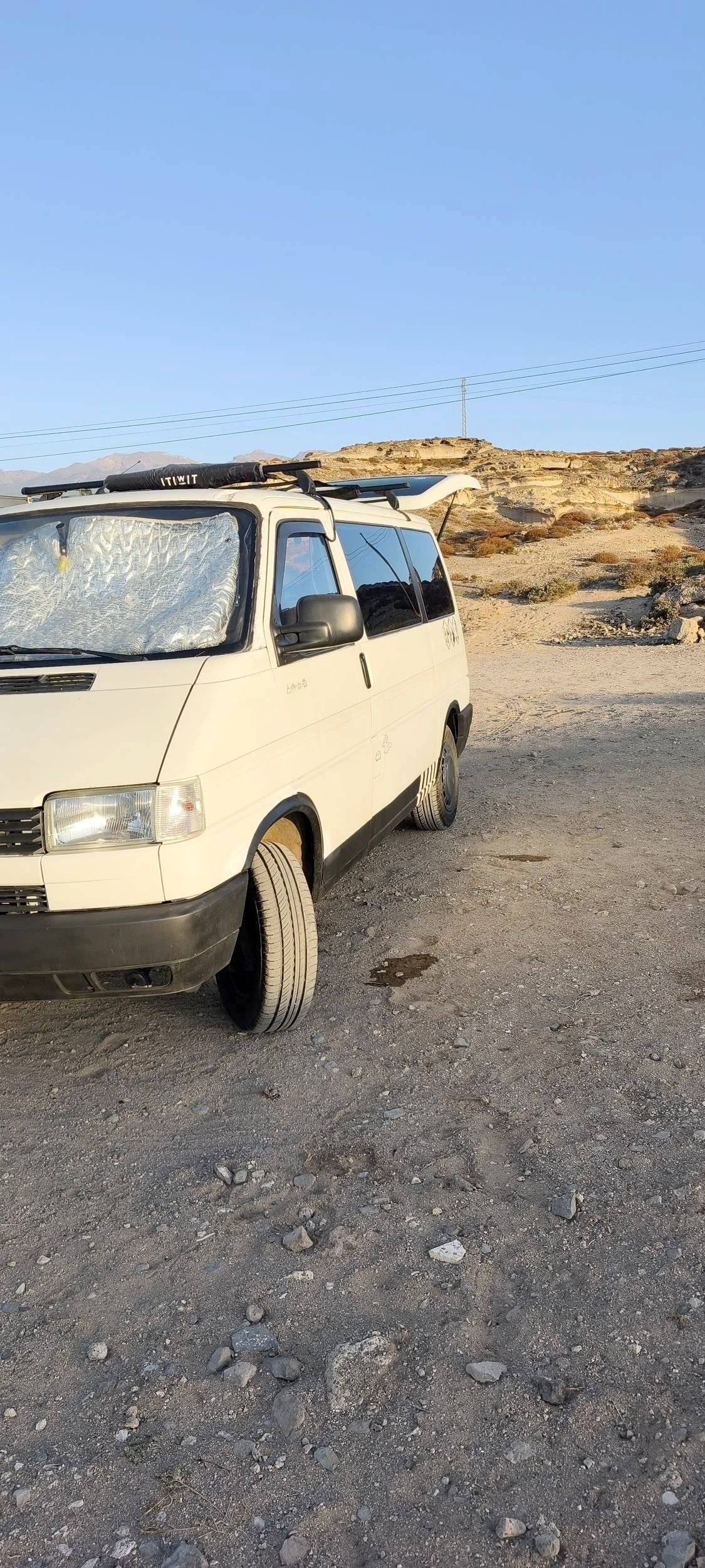 Vista del vehicle angle davanter Volkswagen T4 - Yescapa