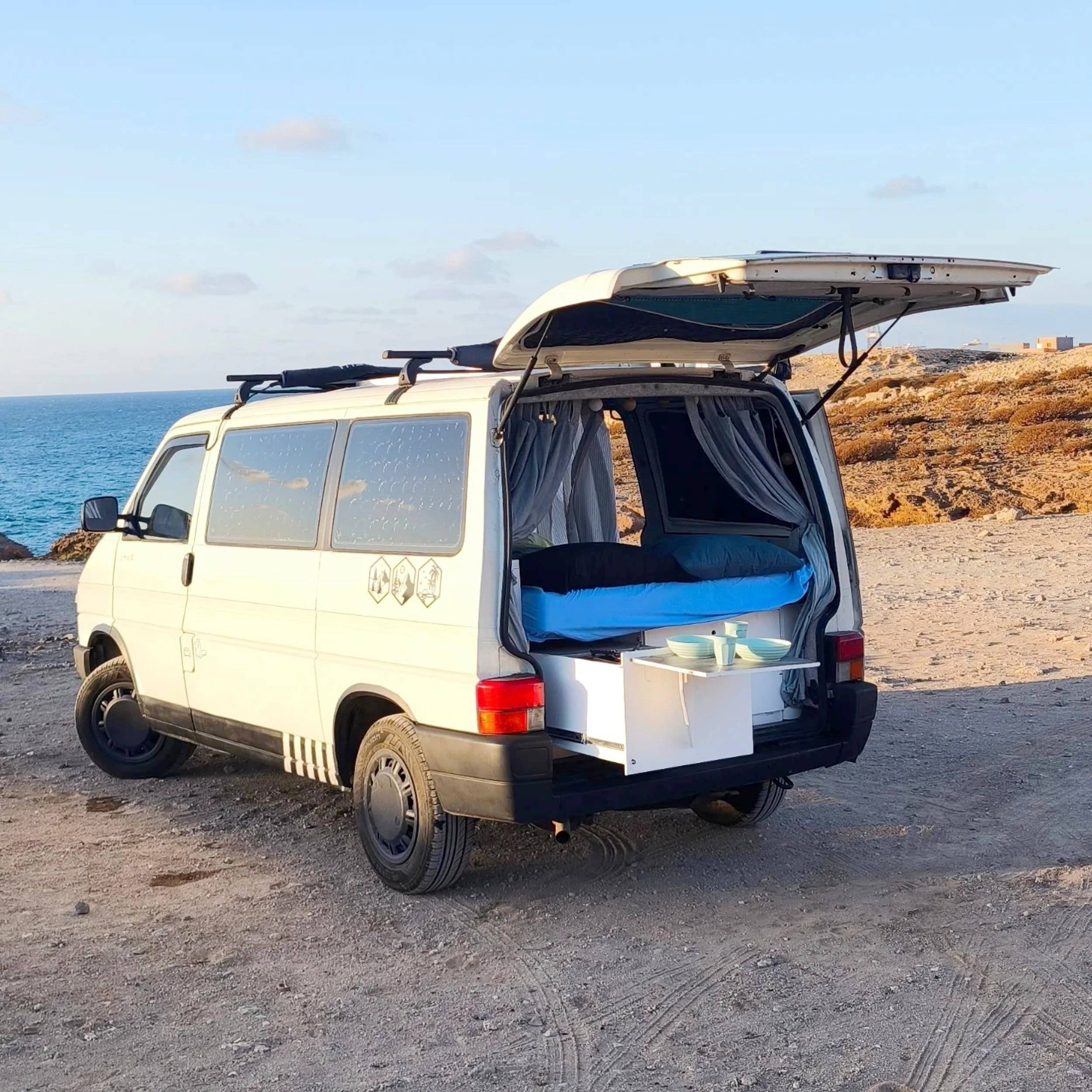 Vista frontale a ¾ Volkswagen T4 - Yescapa