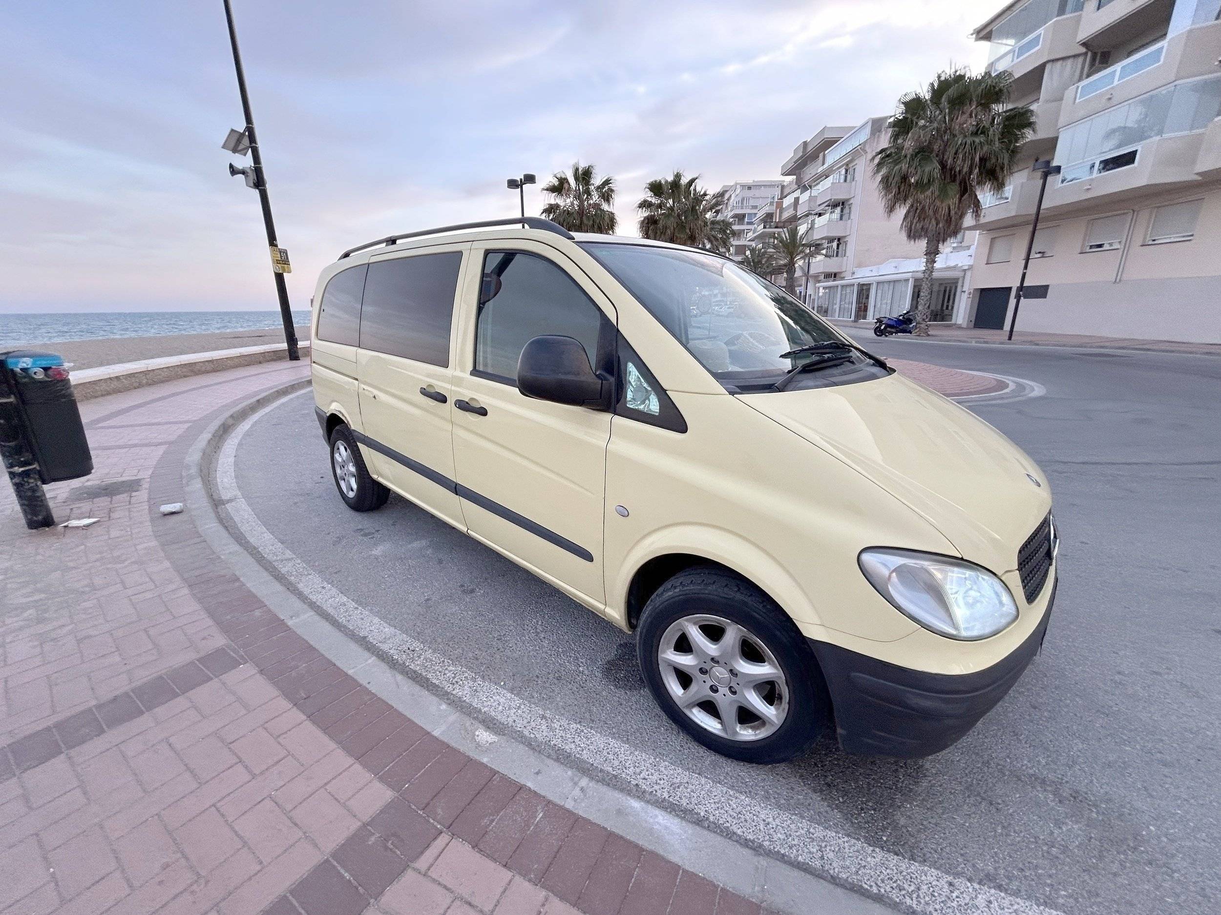 Front view from 3/4 Mercedes - Yescapa