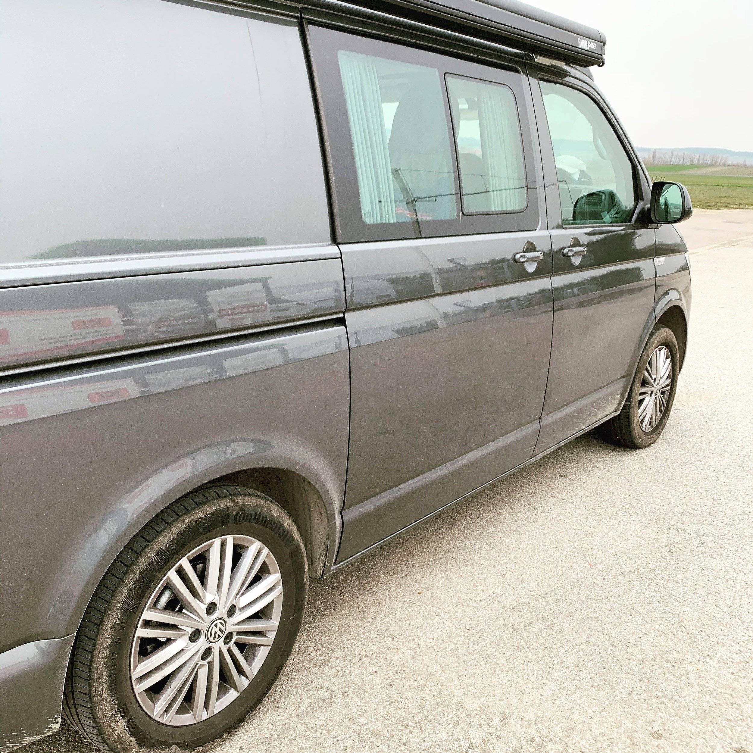 Vista frontale a ¾ transporter T6 2 l TDI 150 ch - Yescapa