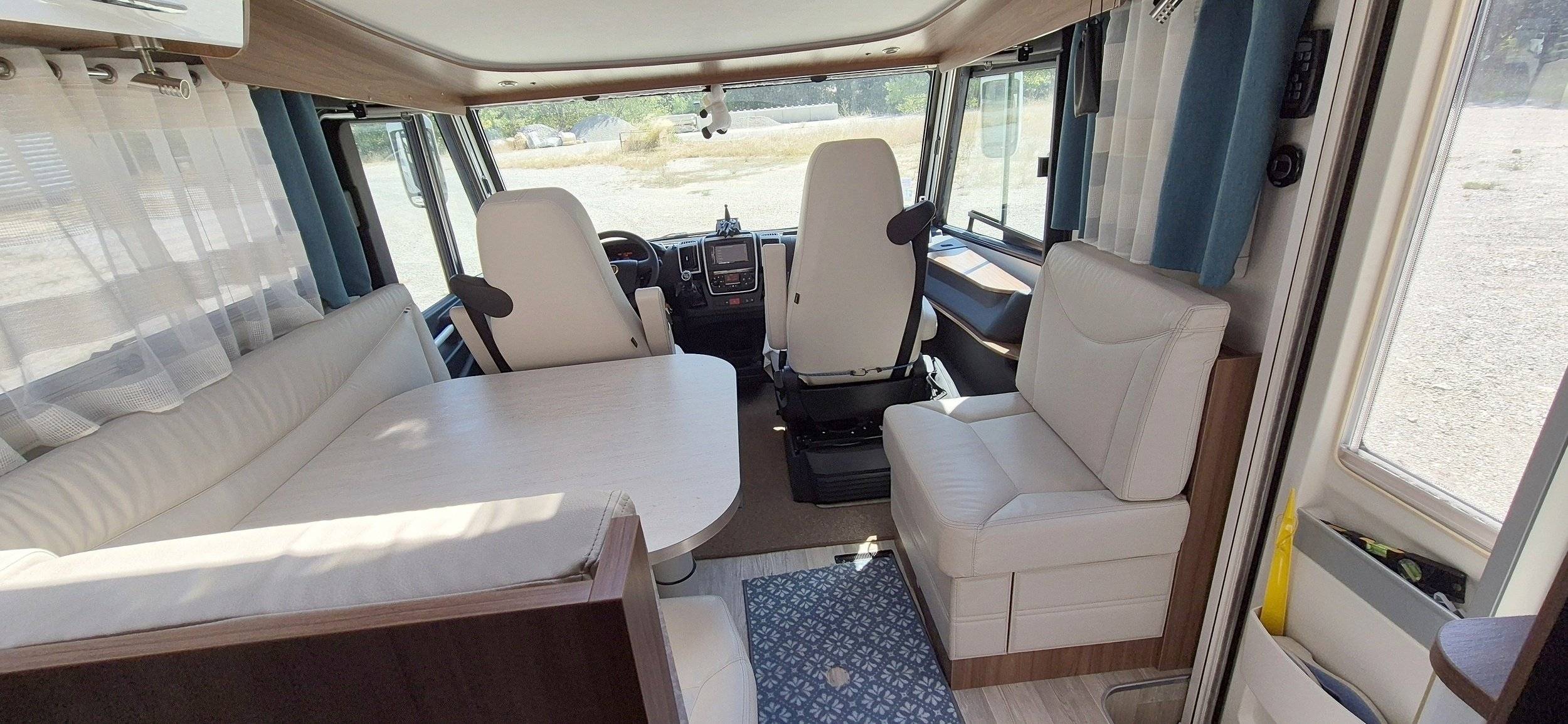 Dining Area Fiat Al-Ko 2,3 l Multijet 150 ch. - Yescapa