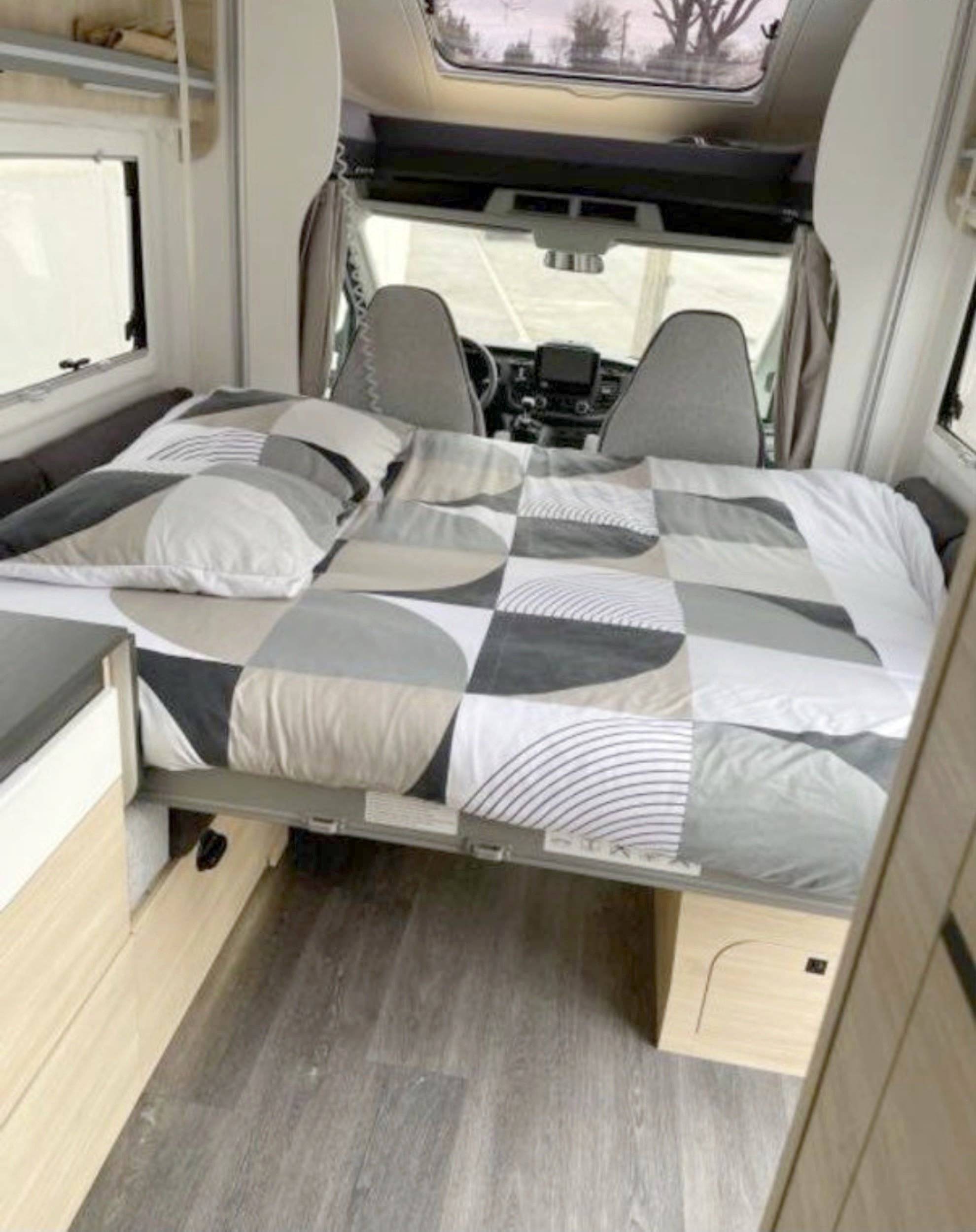 slaapplaatsen Ford Transit 2,0 l 170 ch - Yescapa