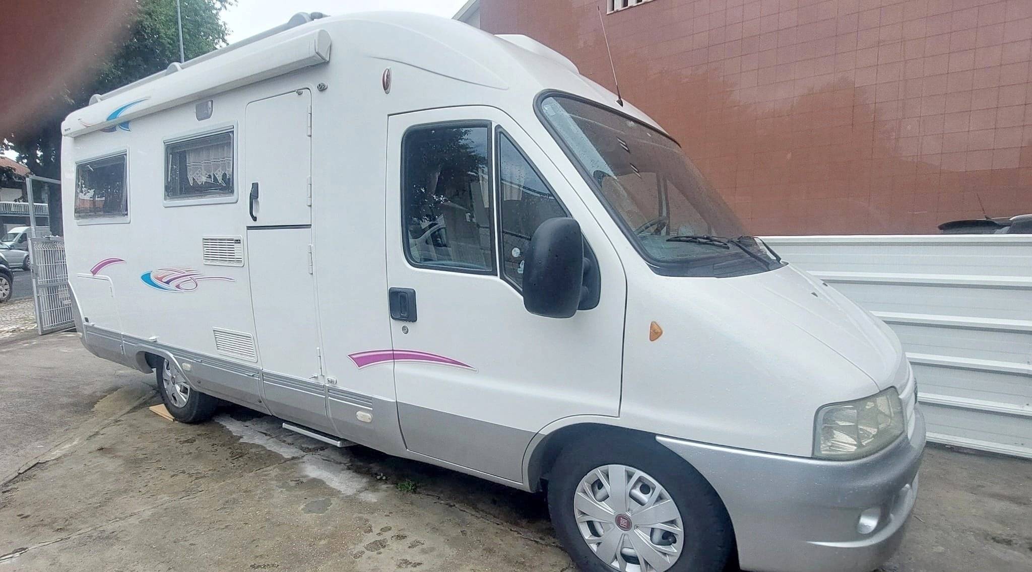 Front view from 3/4 Fiat DUCATO 2,8 JTD - Yescapa